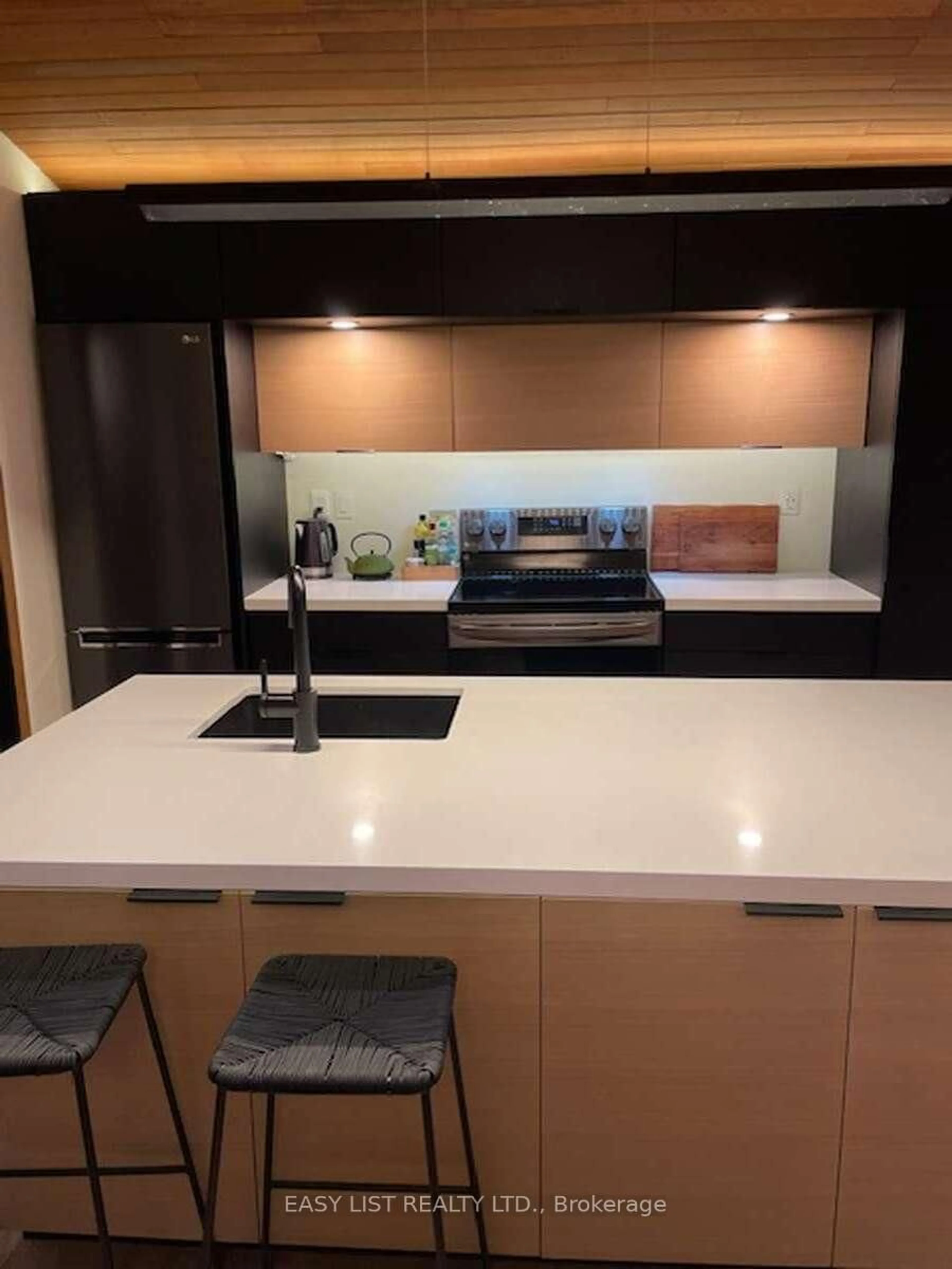 Contemporary kitchen, unknown for 28 Birch Tr, Wasaga Beach Ontario L9Z 2S1