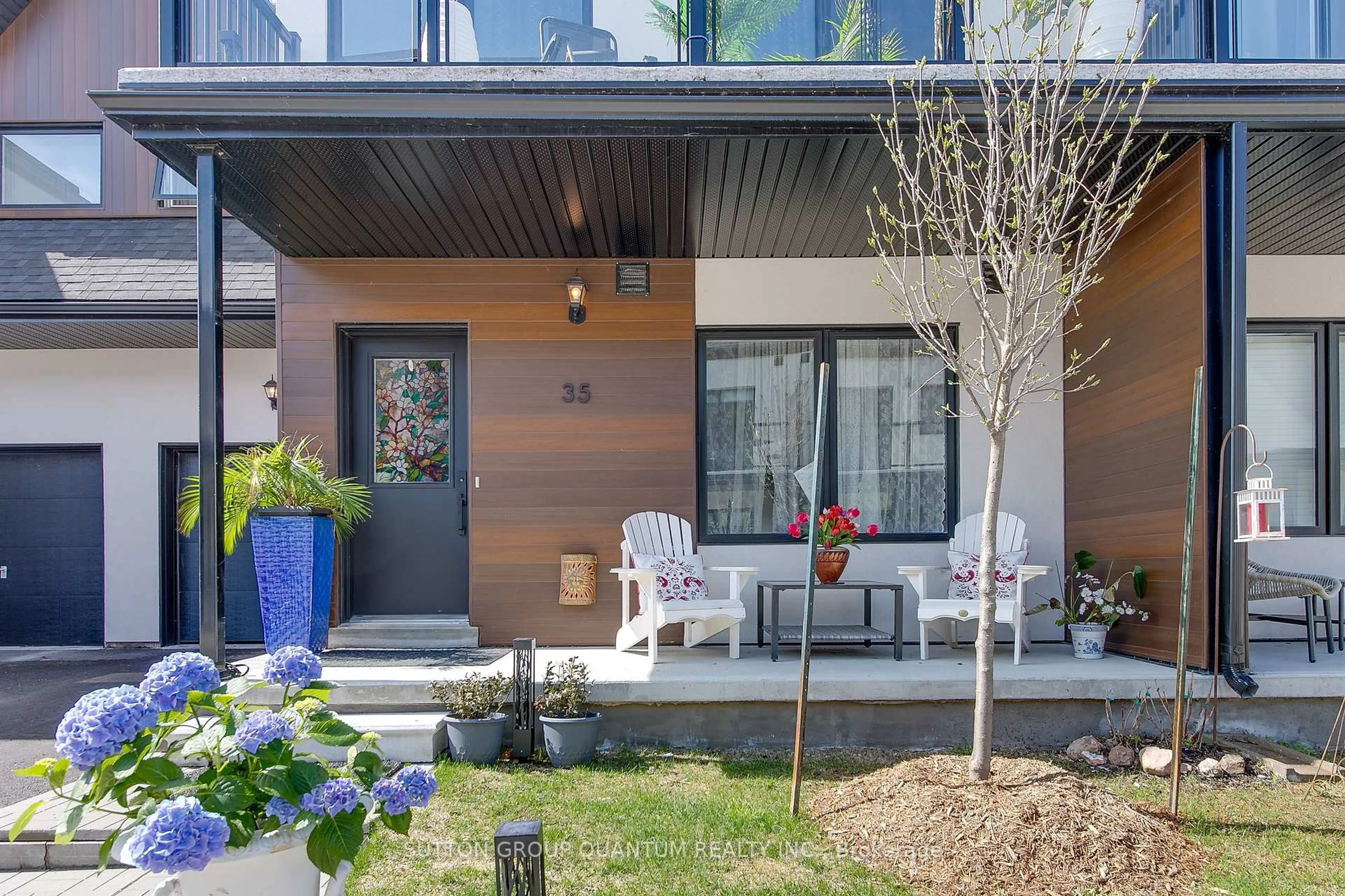 Patio, street for 35 Ruby Cres, Orillia Ontario L3V 8M3