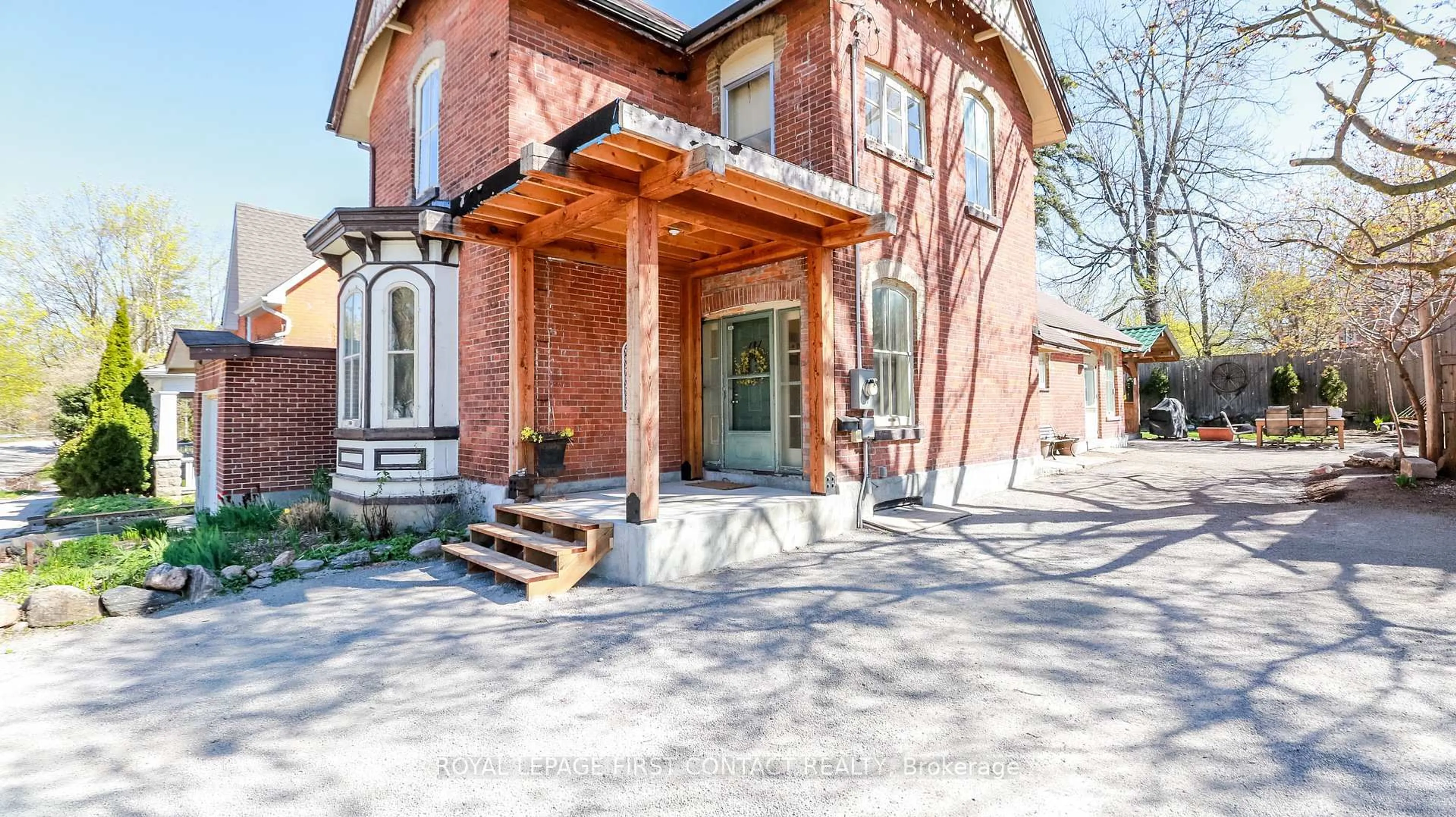 Home with brick exterior material, street for 121 Mulcaster St, Barrie Ontario L4M 3M8
