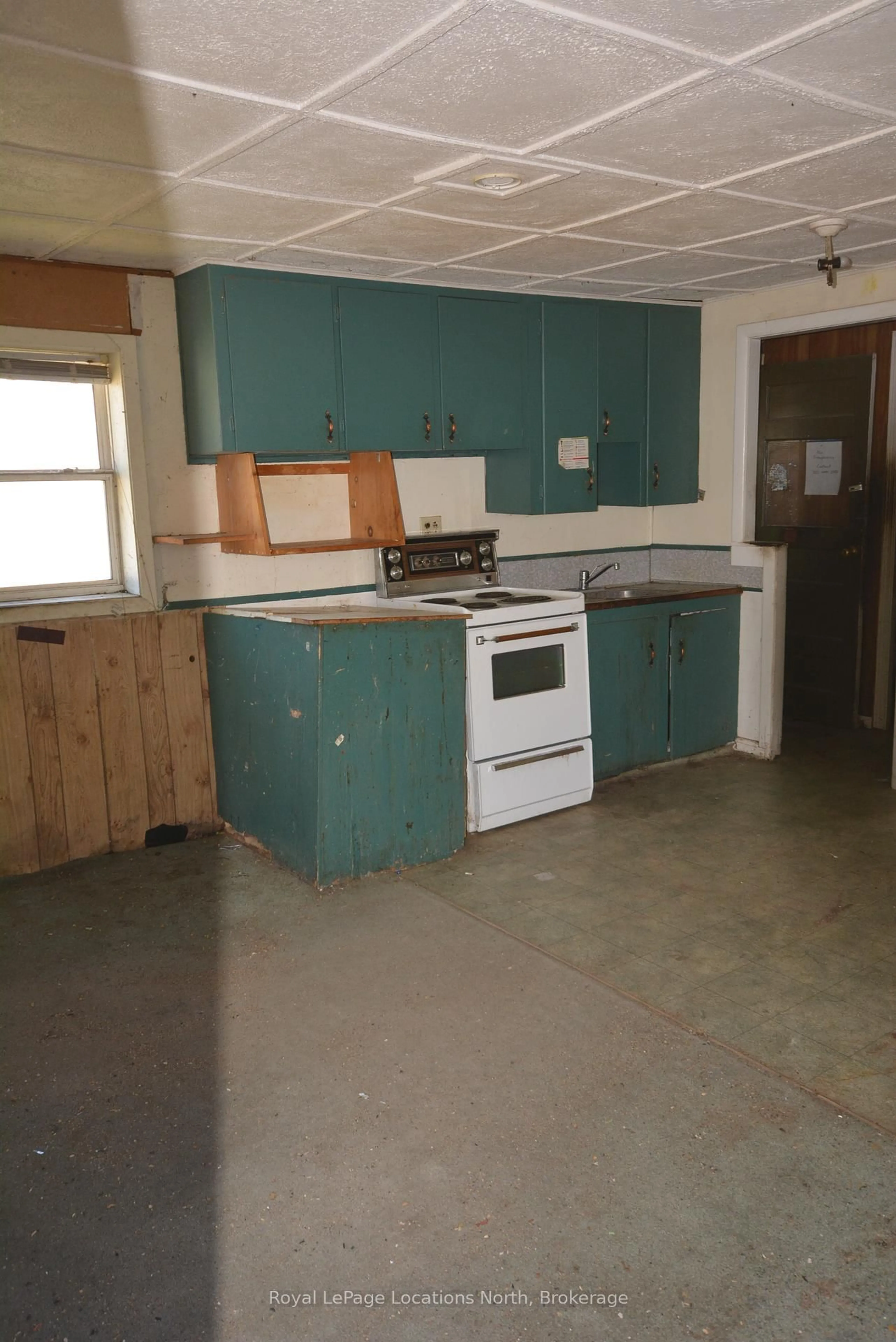 Standard kitchen, unknown for 177 Collingwood St, Clearview Ontario L0M 1G0