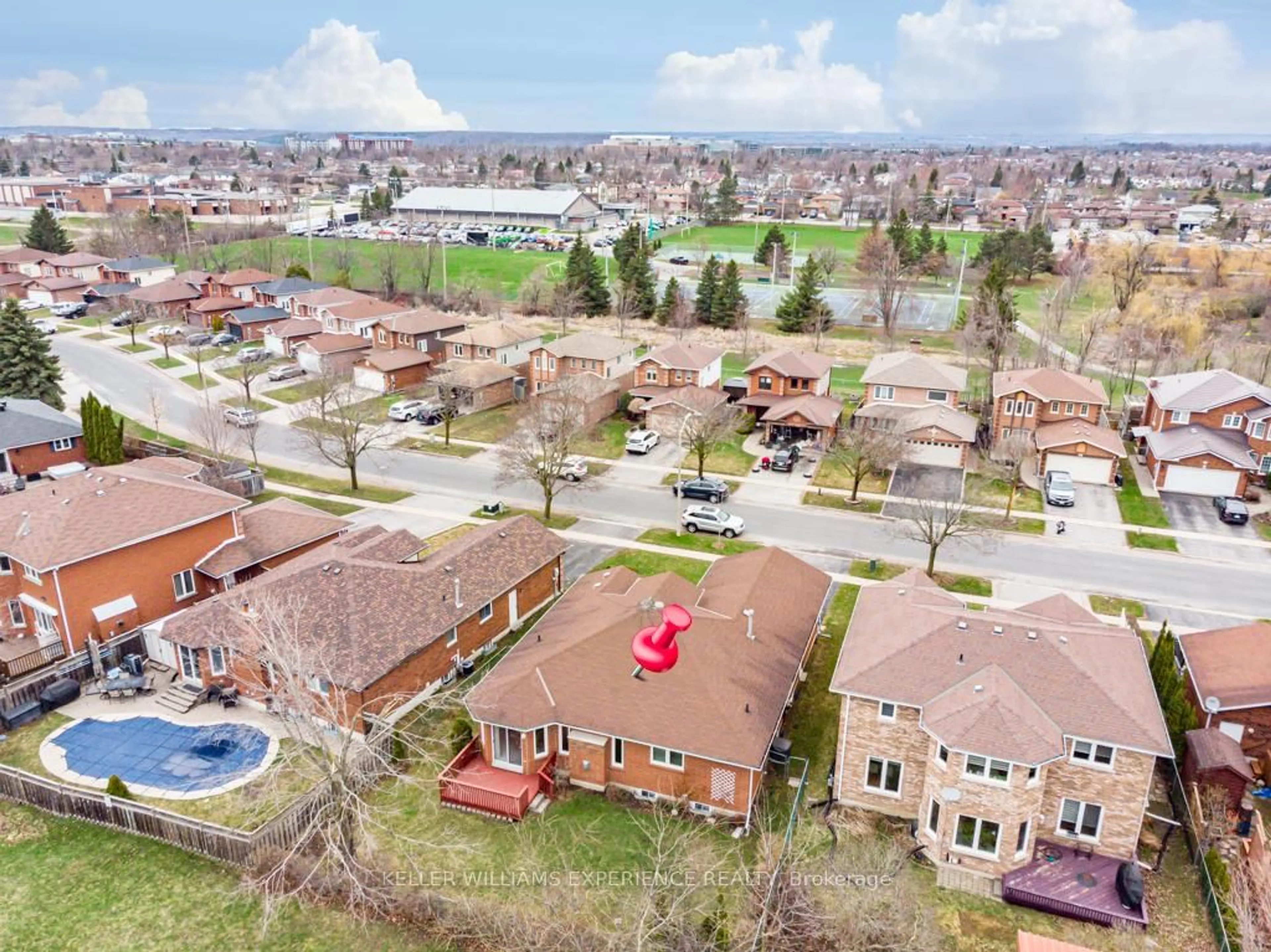 A pic from outside/outdoor area/front of a property/back of a property/a pic from drone, street for 85 Arthur Ave, Barrie Ontario L4M 6H6