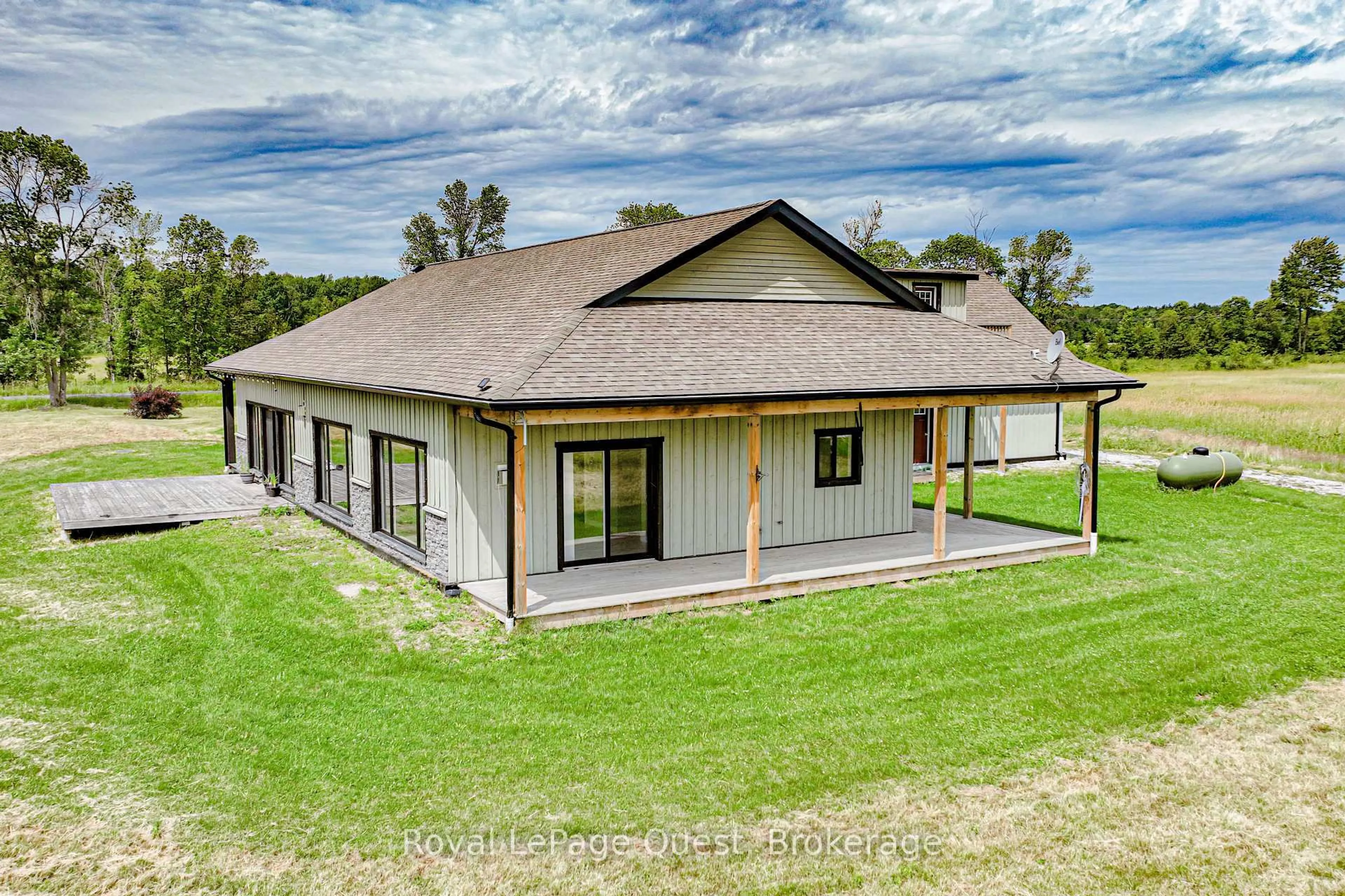 A pic from outside/outdoor area/front of a property/back of a property/a pic from drone, building for 7761 McArthur Sdrd, Ramara Ontario L0K 2B0