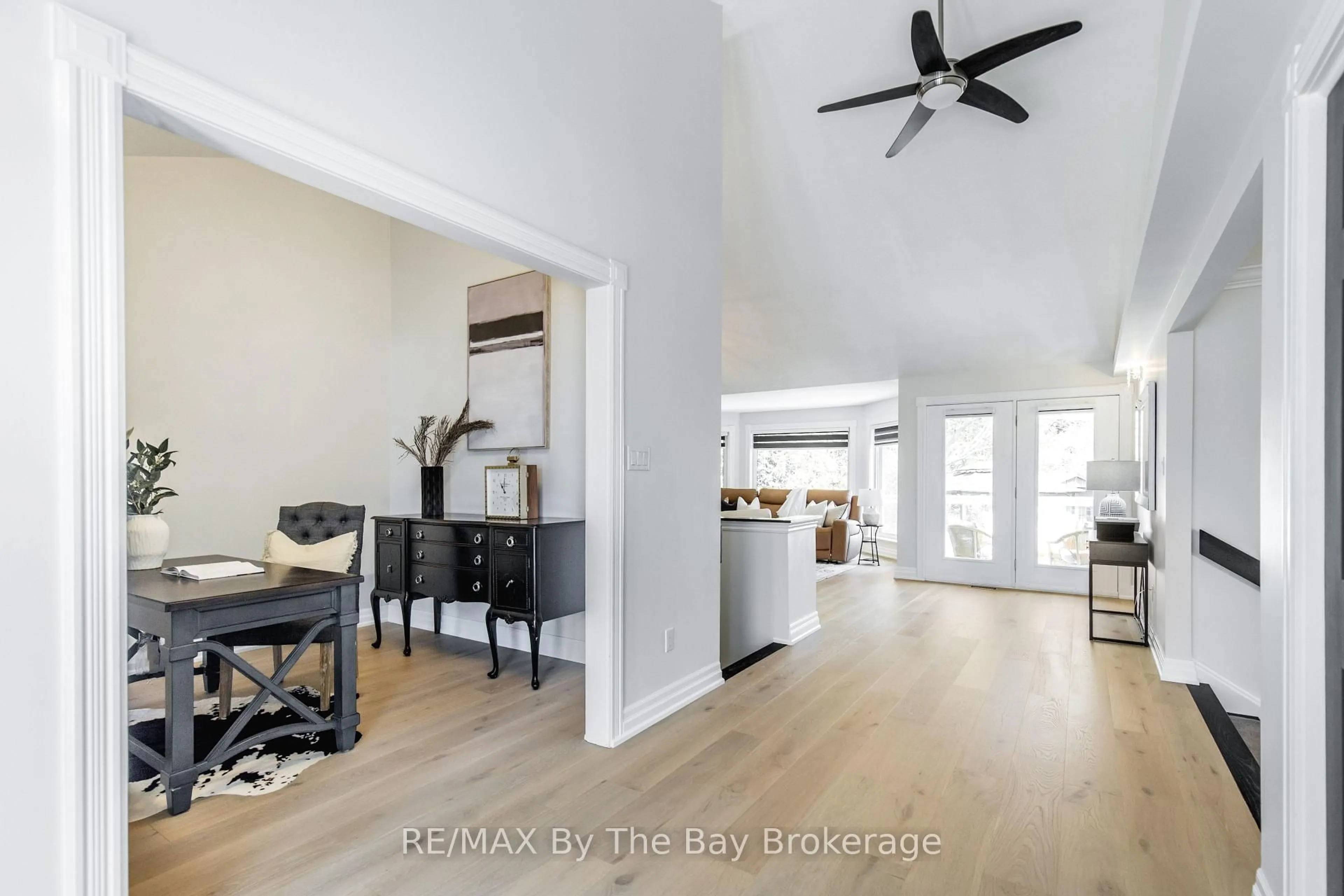 Indoor entryway for 25 Britton Crt, Wasaga Beach Ontario L9Z 1C1