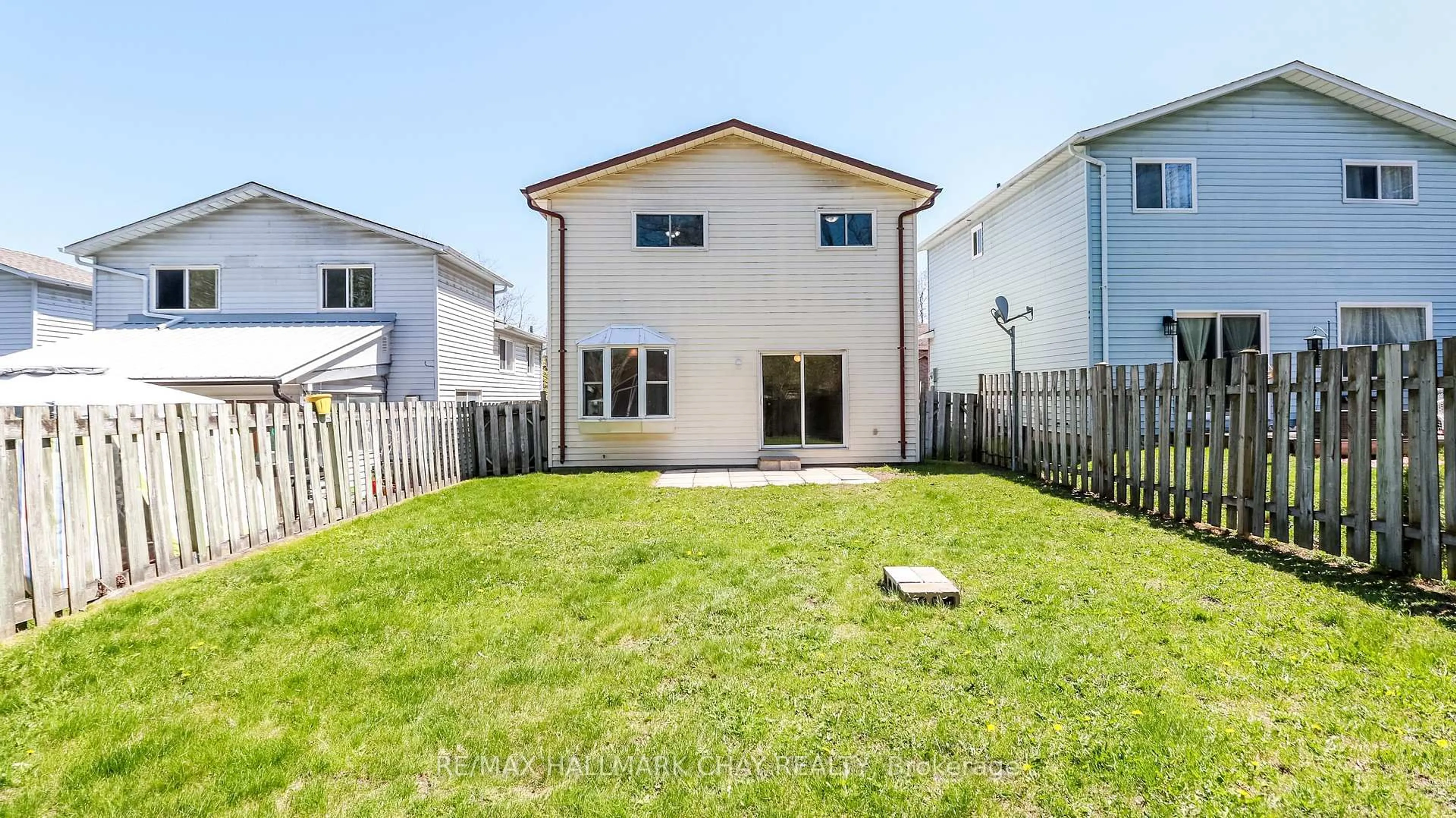 Patio, street for 82 Melinda Cres, Barrie Ontario L4N 5G6