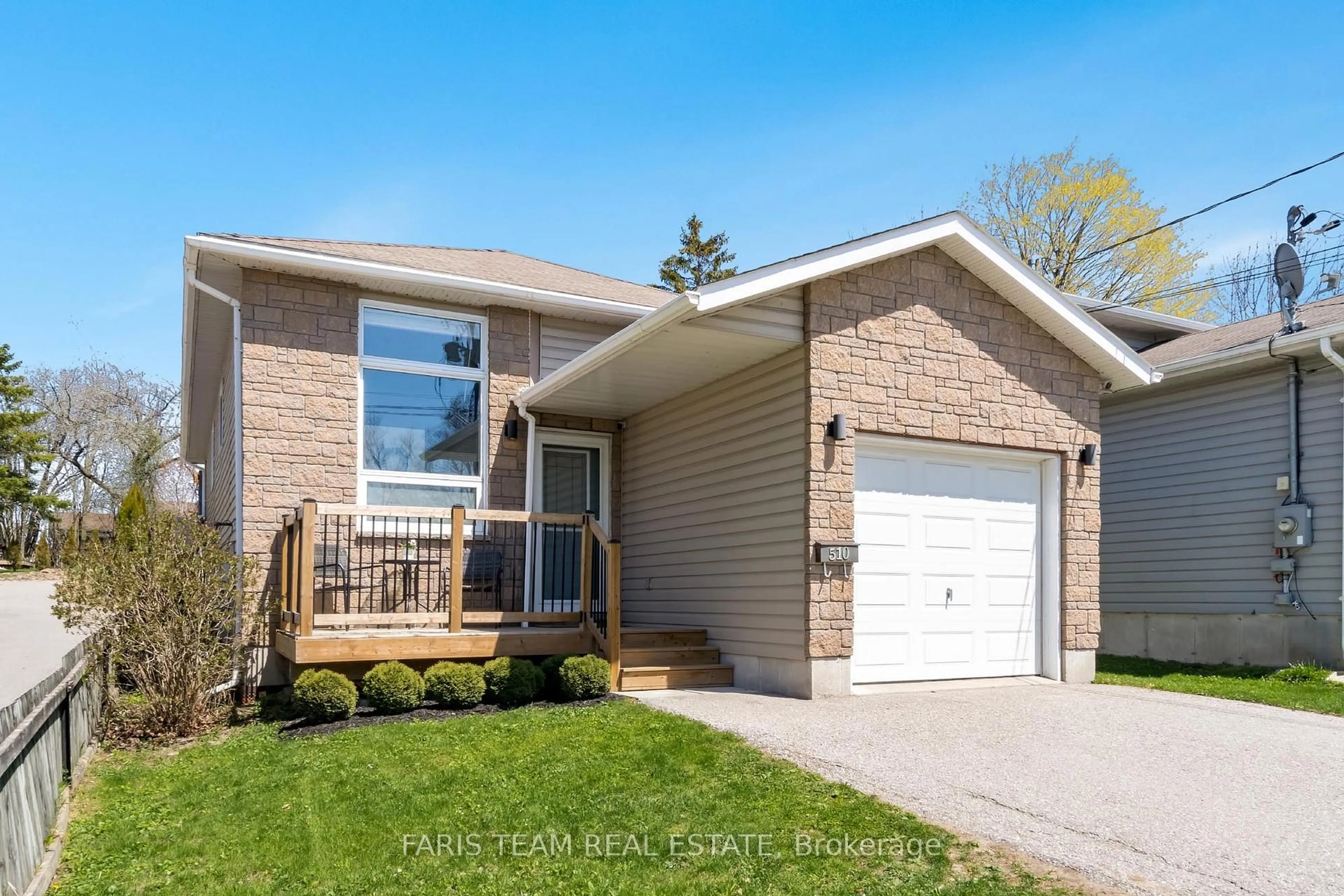 Home with brick exterior material, street for 510 West St, Orillia Ontario L3V 5H5
