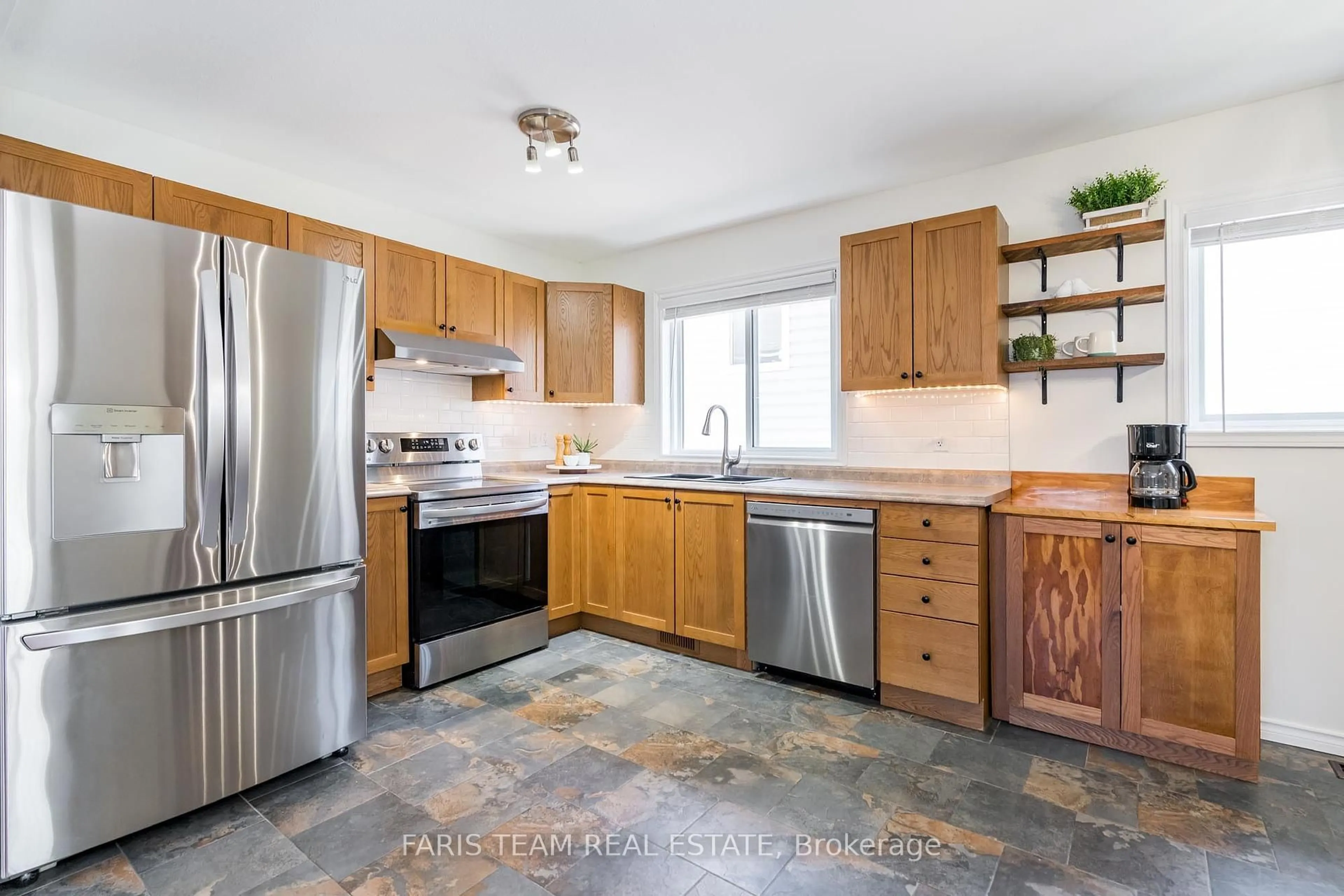 Open concept kitchen, ceramic/tile floor for 510 West St, Orillia Ontario L3V 5H5