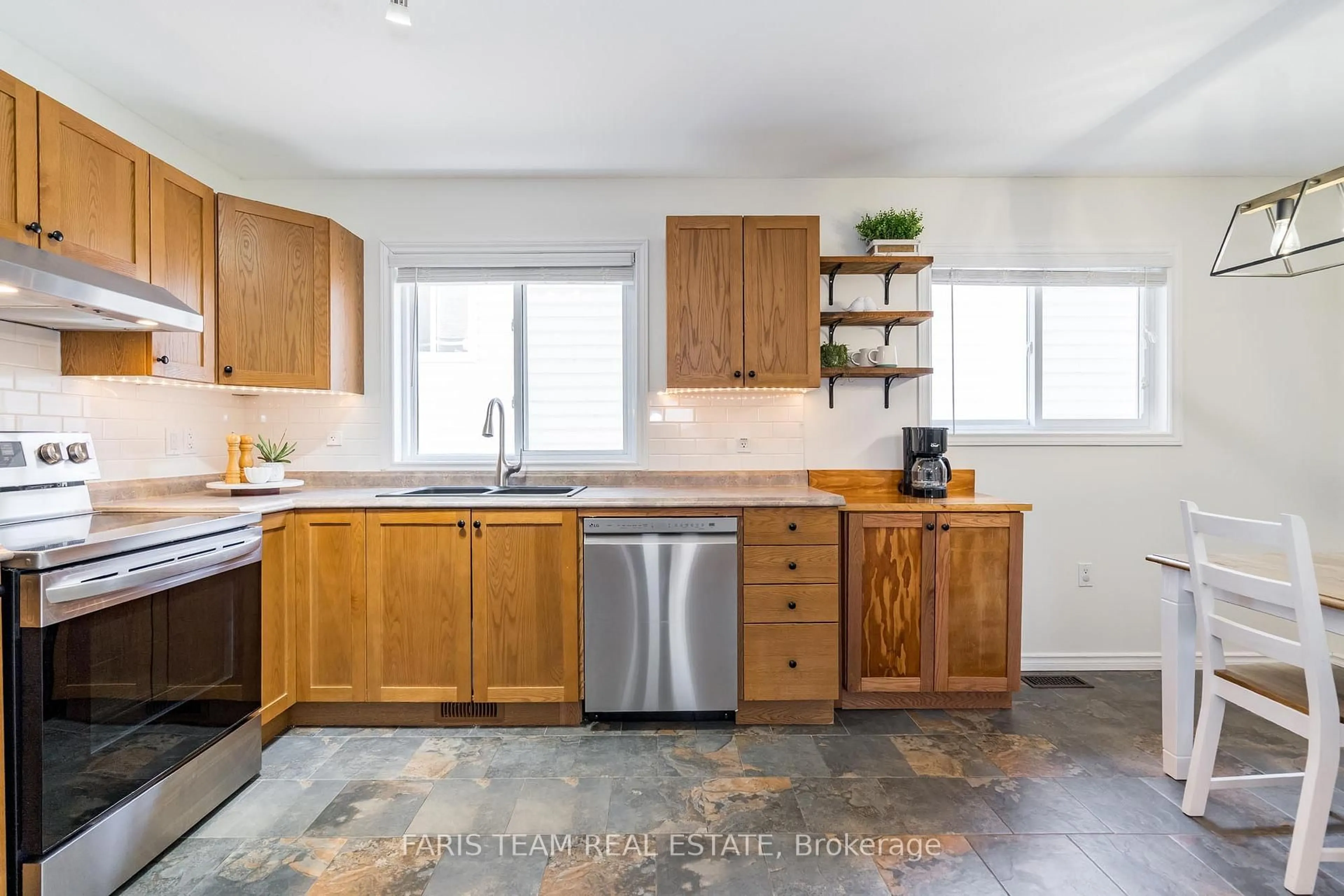 Open concept kitchen, unknown for 510 West St, Orillia Ontario L3V 5H5