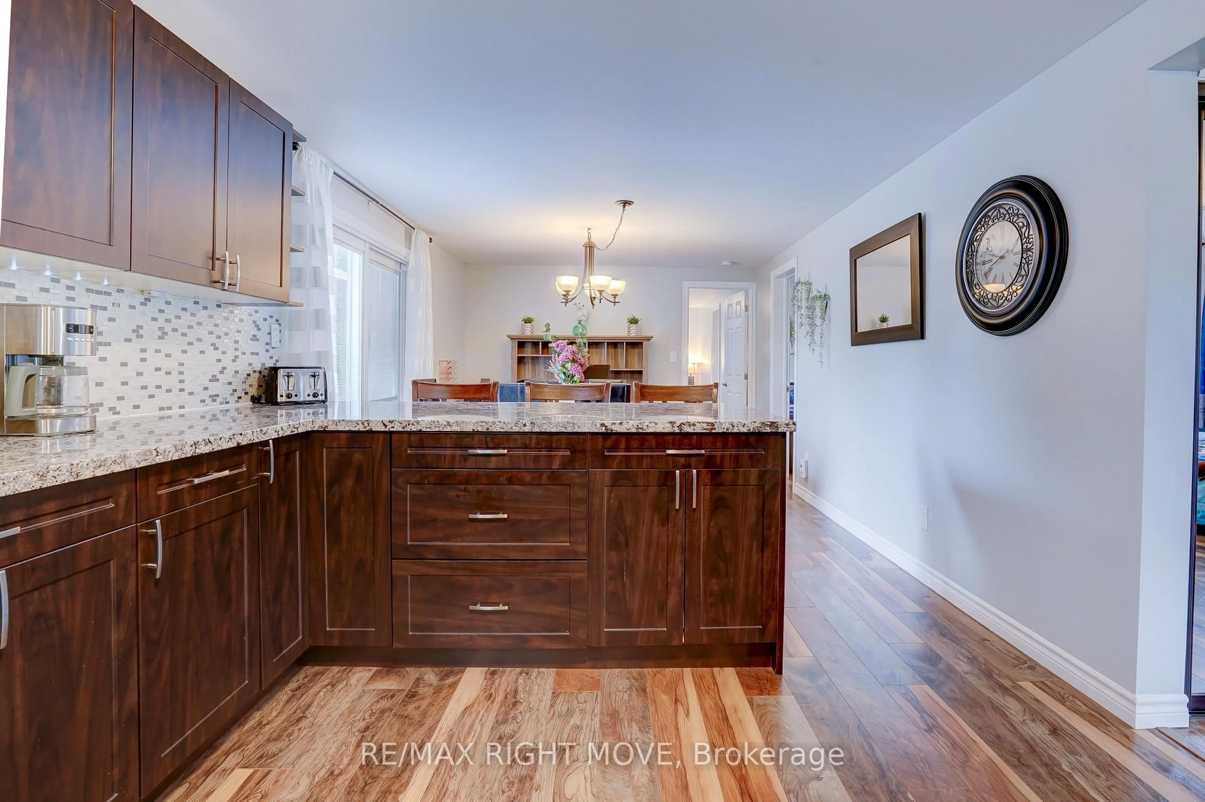 Open concept kitchen, unknown for 447 13 Line, Oro-Medonte Ontario L3V 1T0