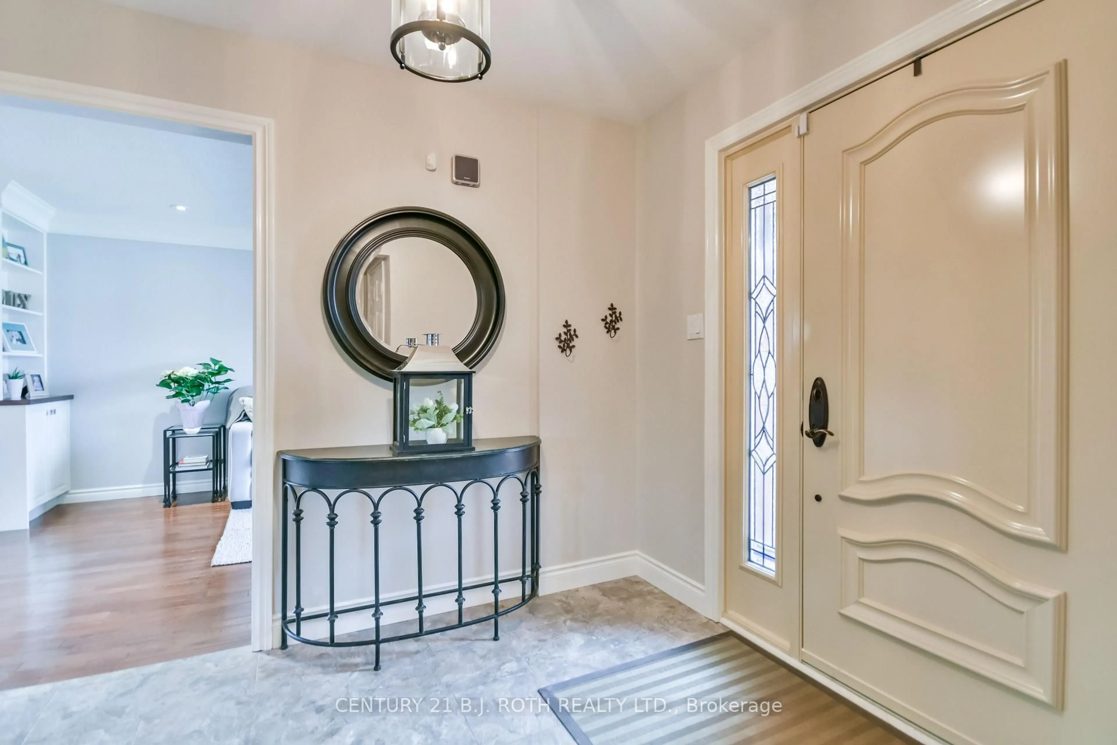 Indoor entryway for 30 Golden Meadow Rd, Barrie Ontario L4N 7E6