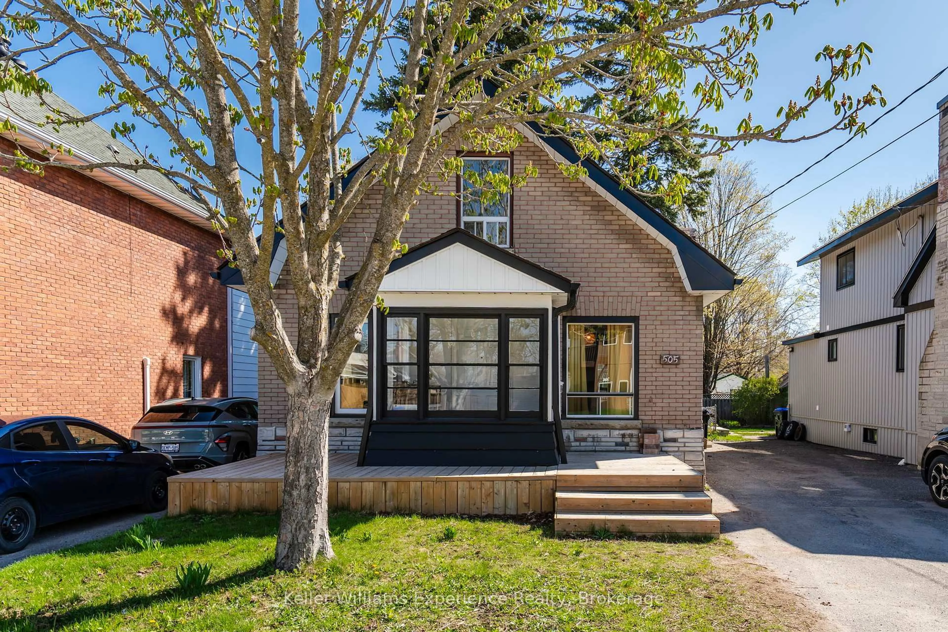 Home with brick exterior material, street for 505 Wellington St, Midland Ontario L4R 3J7