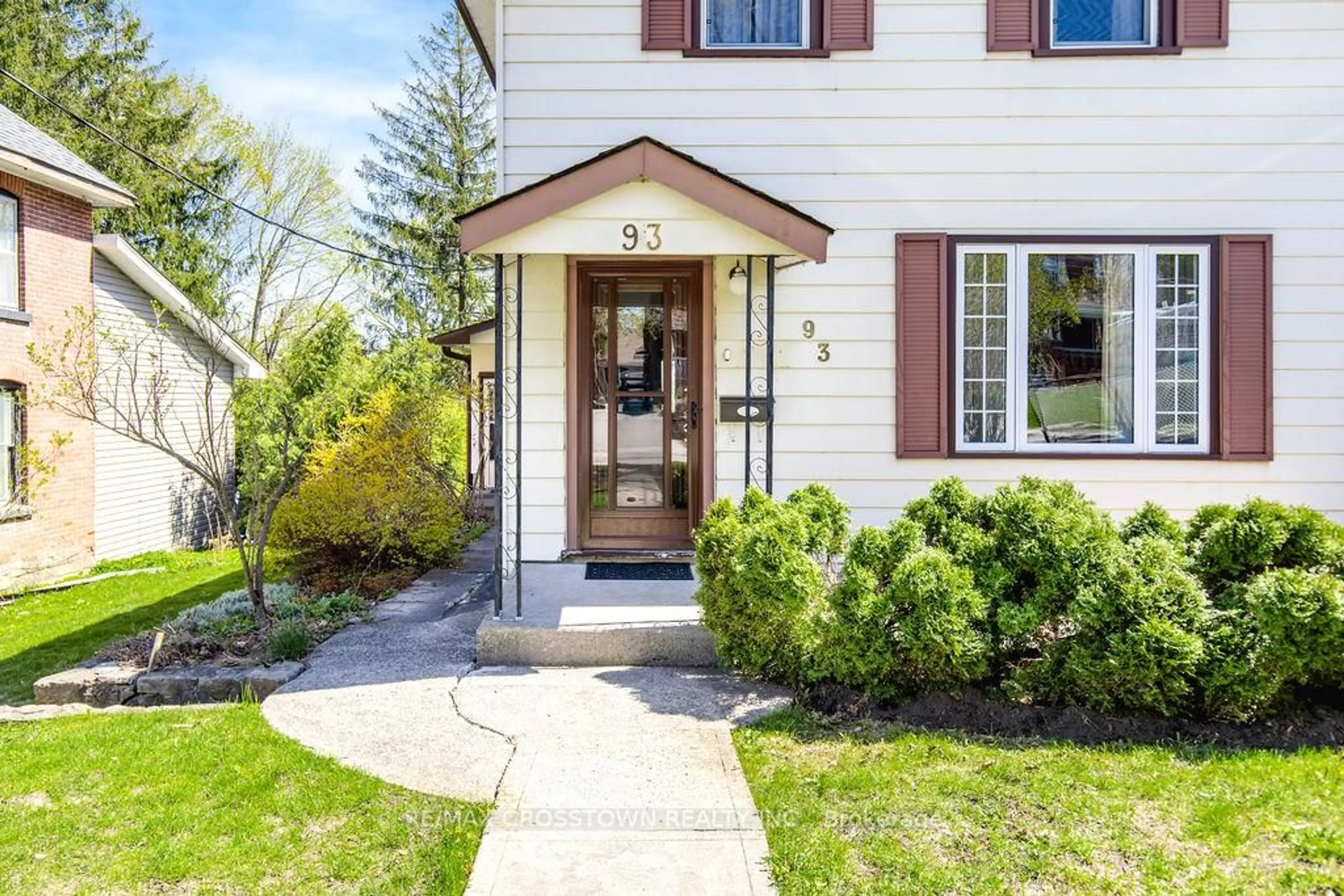 Home with brick exterior material, street for 93 Jarvis St, Orillia Ontario L3V 2A4