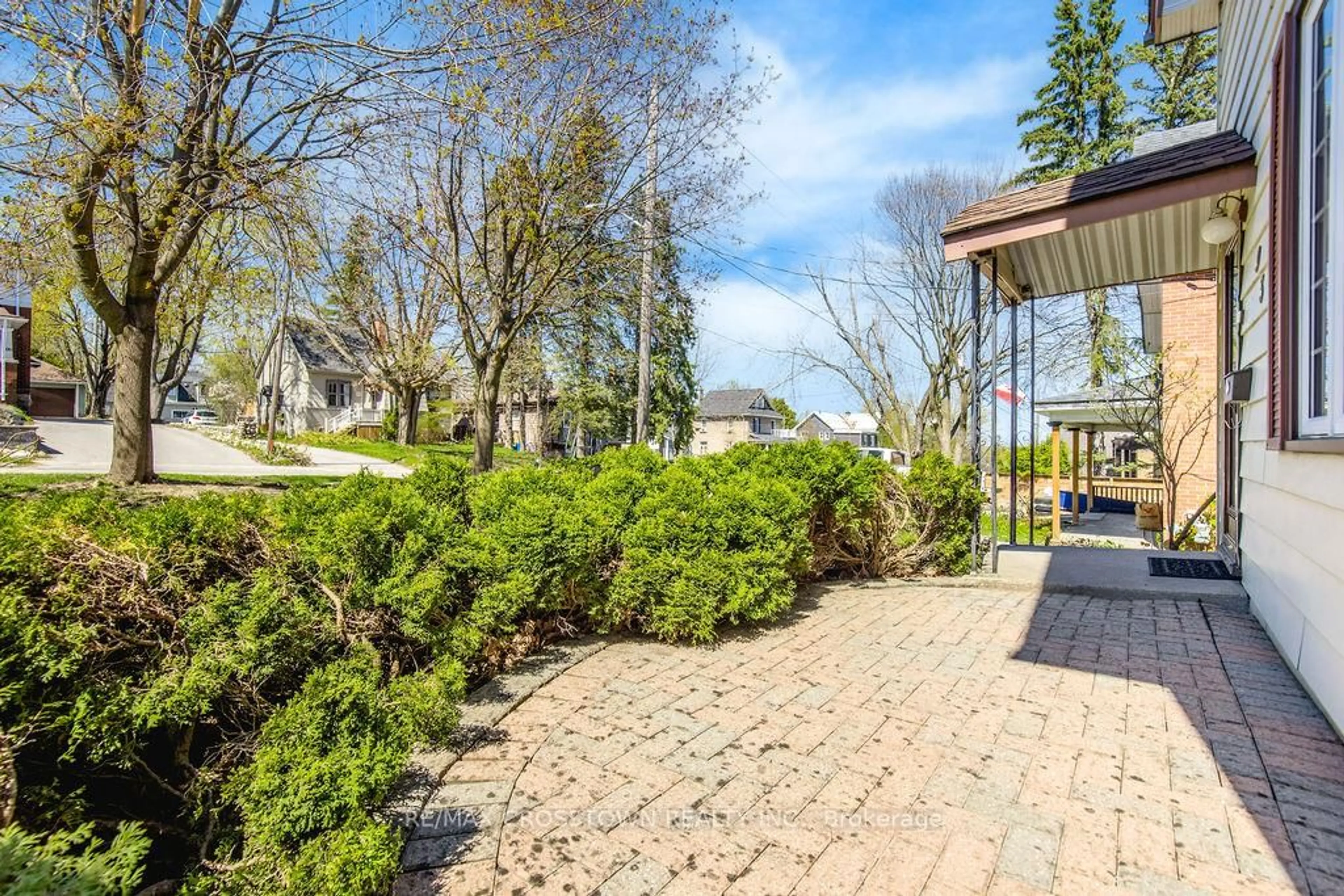 Patio, street for 93 Jarvis St, Orillia Ontario L3V 2A4