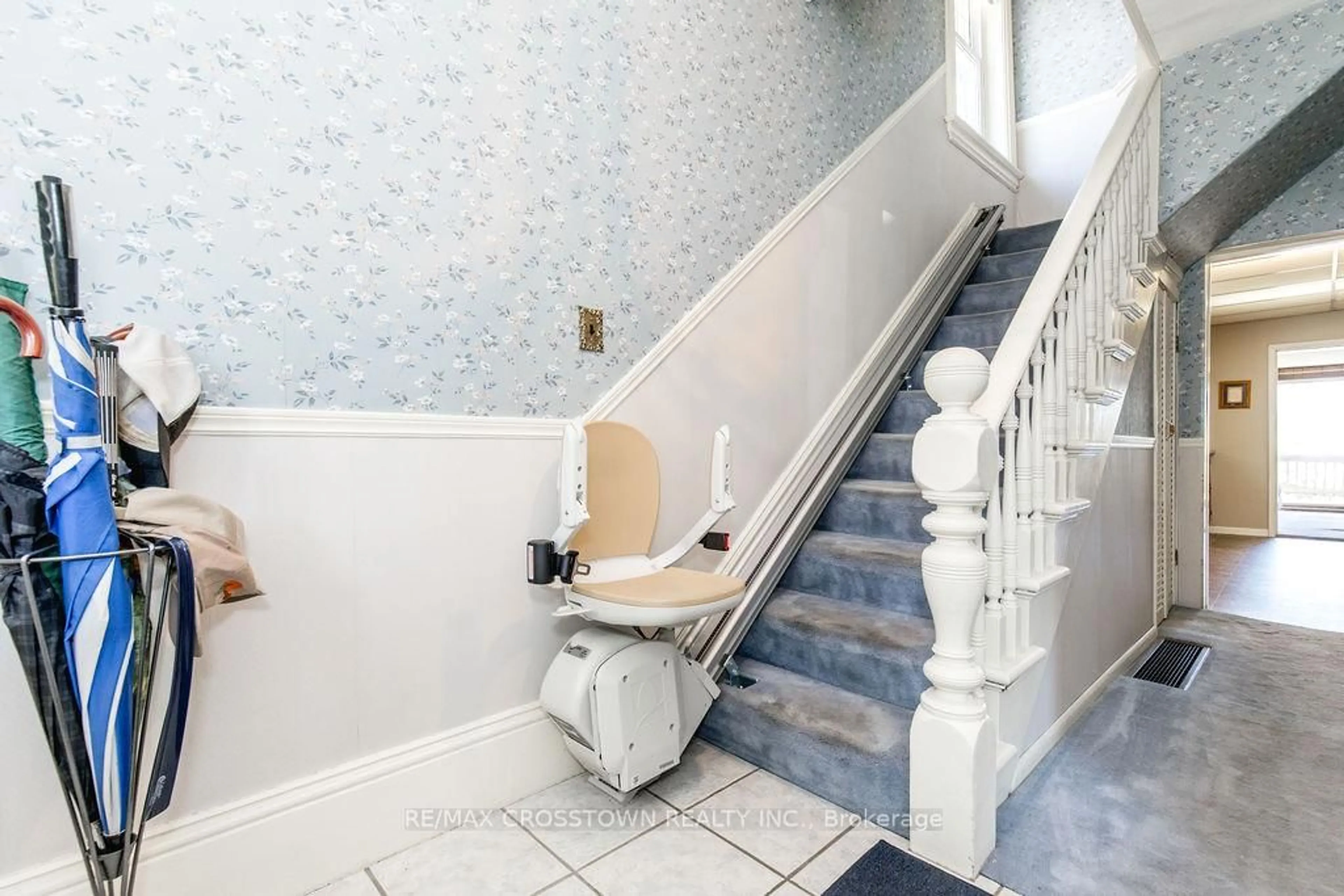 Stairs for 93 Jarvis St, Orillia Ontario L3V 2A4