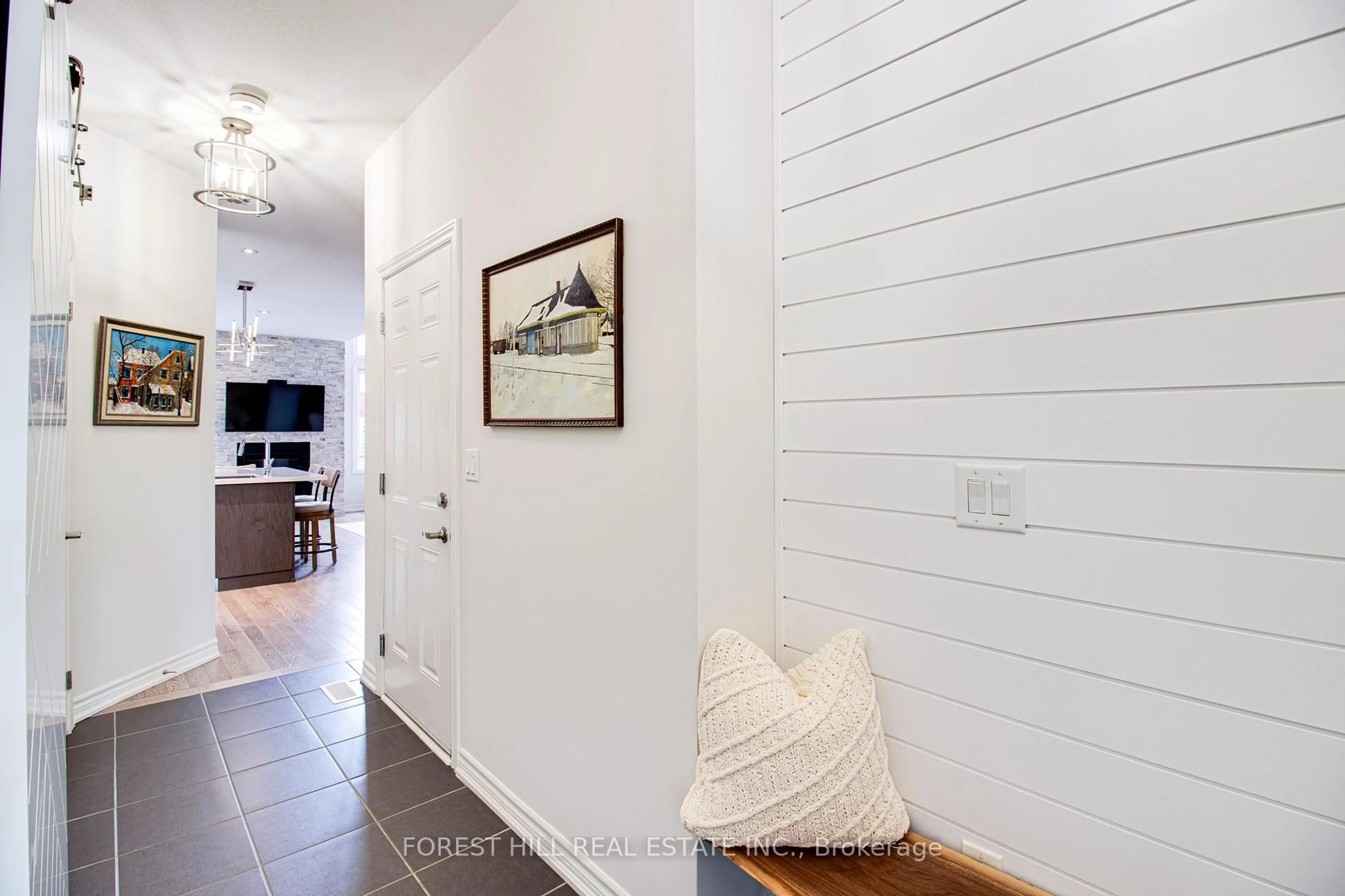 Indoor entryway for 17 Gregory Ave, Collingwood Ontario L9Y 0Z5