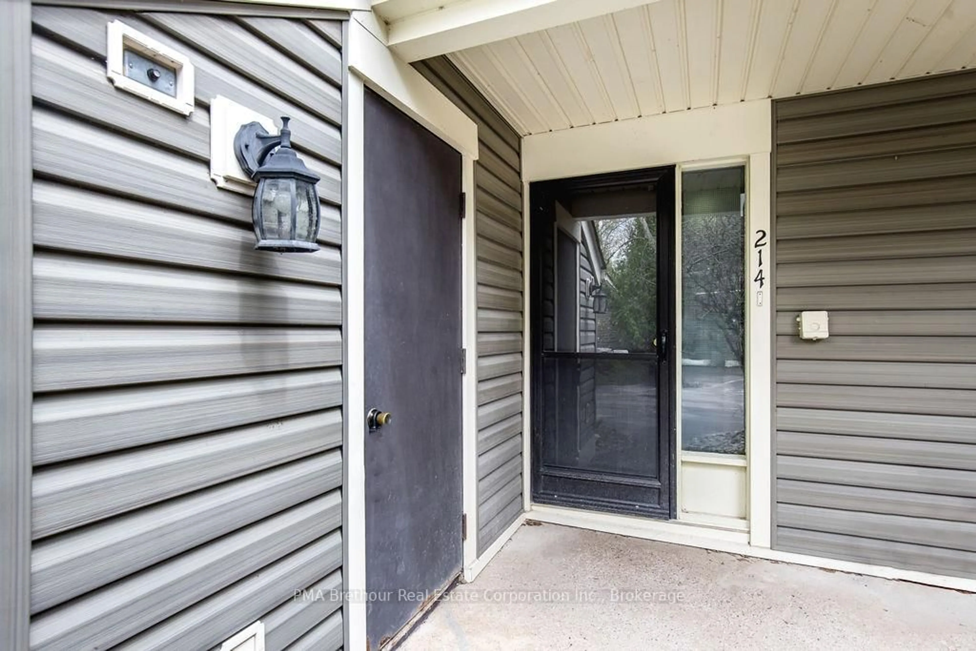 Indoor entryway for 214 Escarpment Cres #31, Collingwood Ontario L9Y 5B4