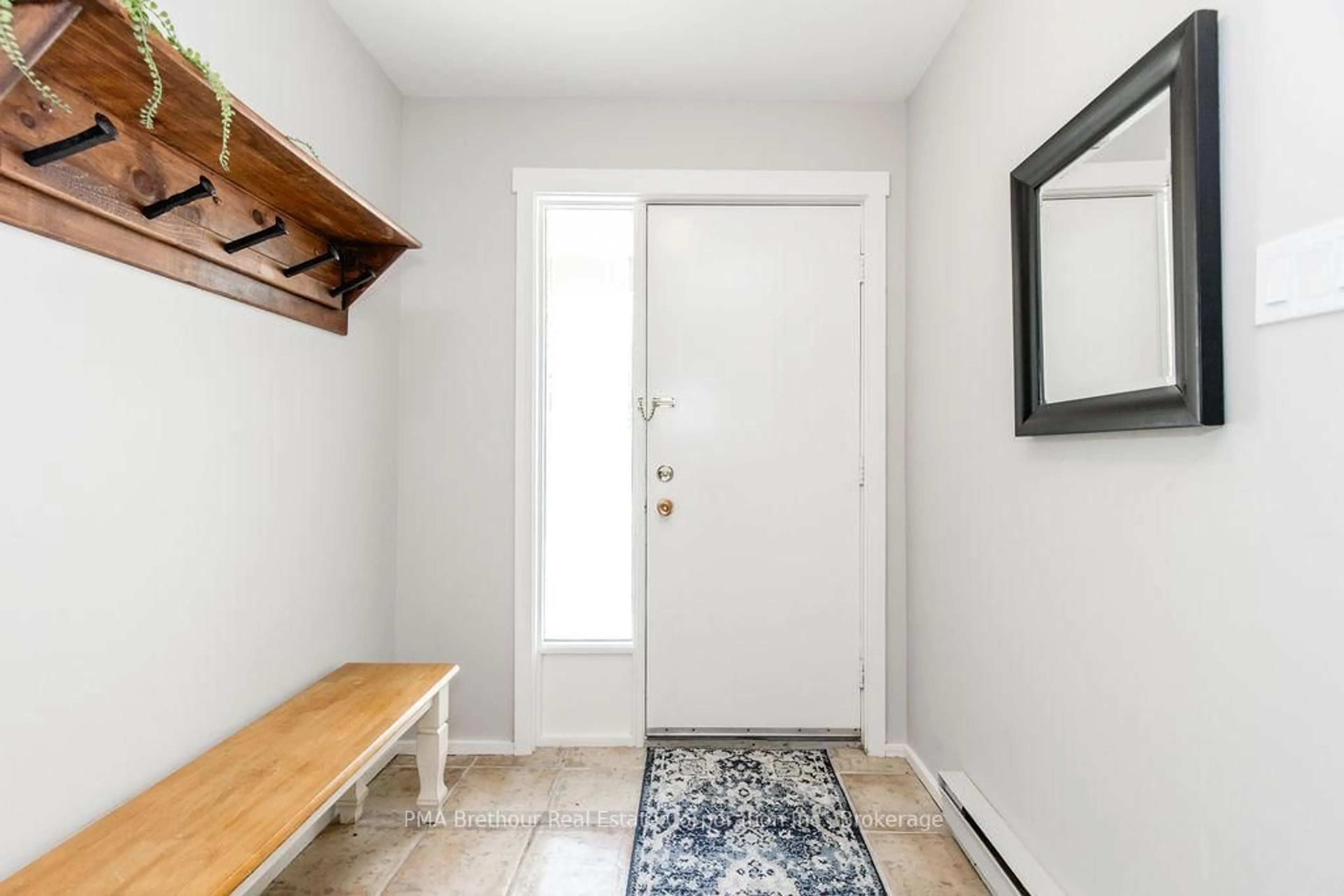 Indoor entryway for 214 Escarpment Cres #31, Collingwood Ontario L9Y 5B4