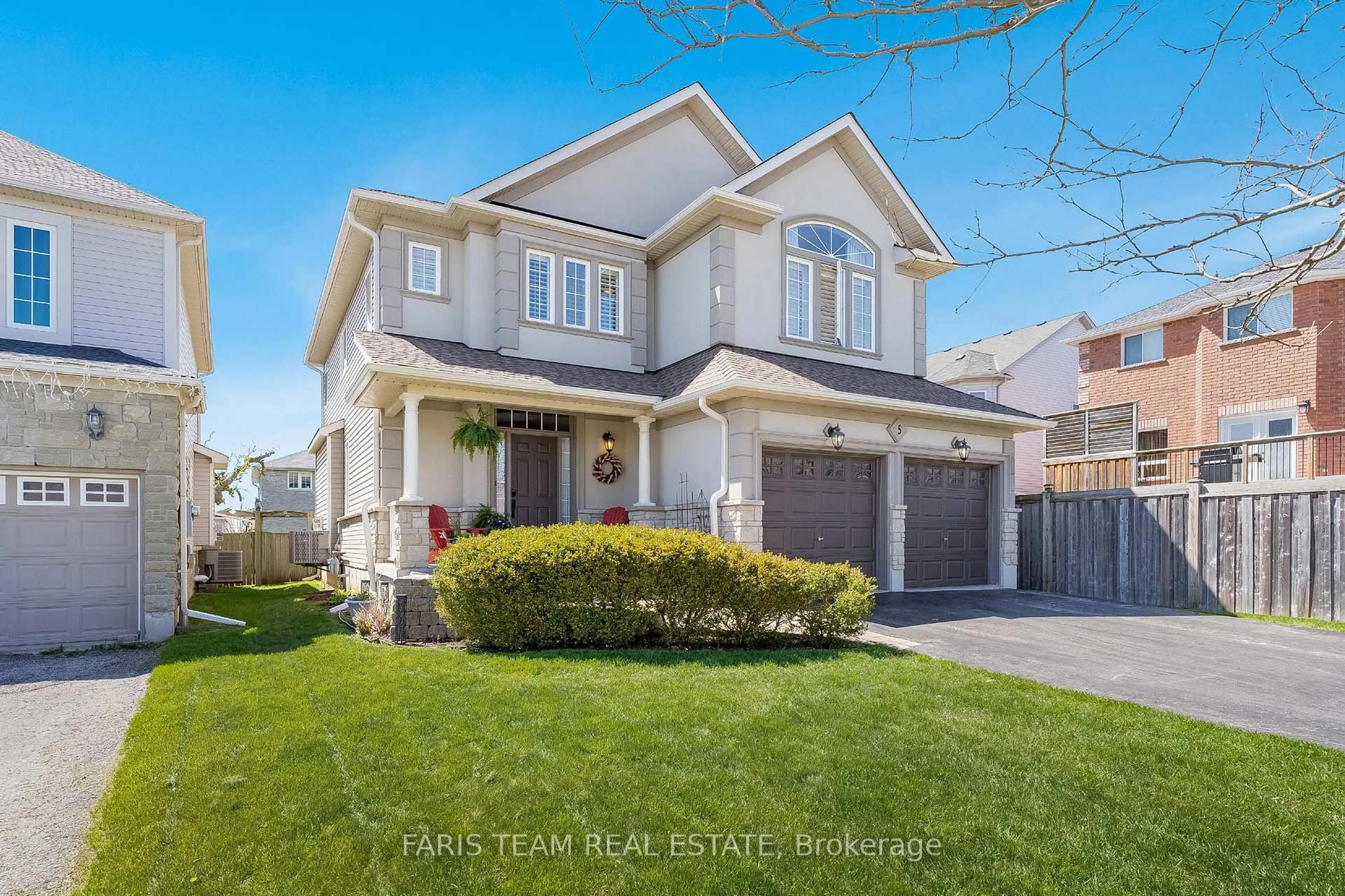 Home with vinyl exterior material, street for 5 Sovereign's Gate, Barrie Ontario L4N 0K7
