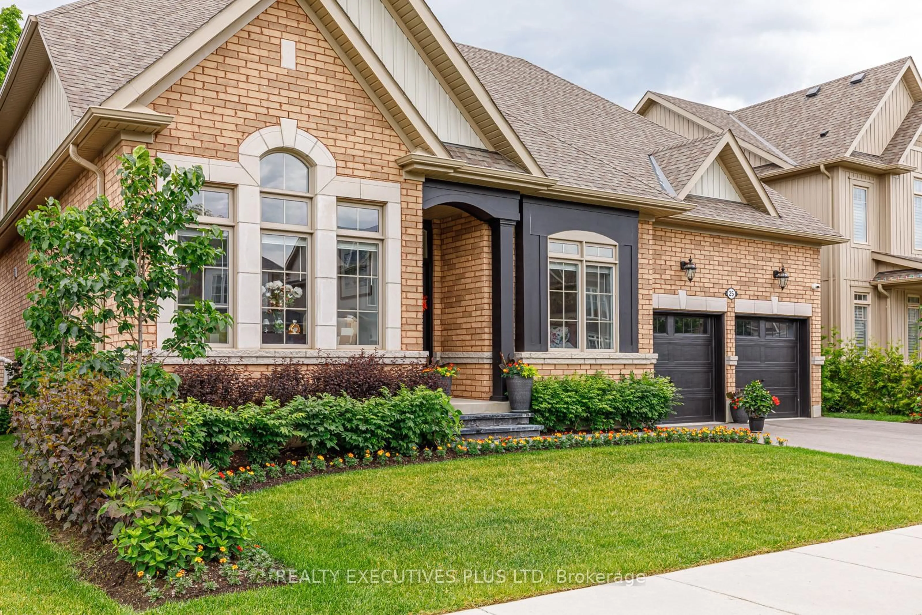 Home with brick exterior material, street for 25 Mclean Ave, Collingwood Ontario L9Y 3V2