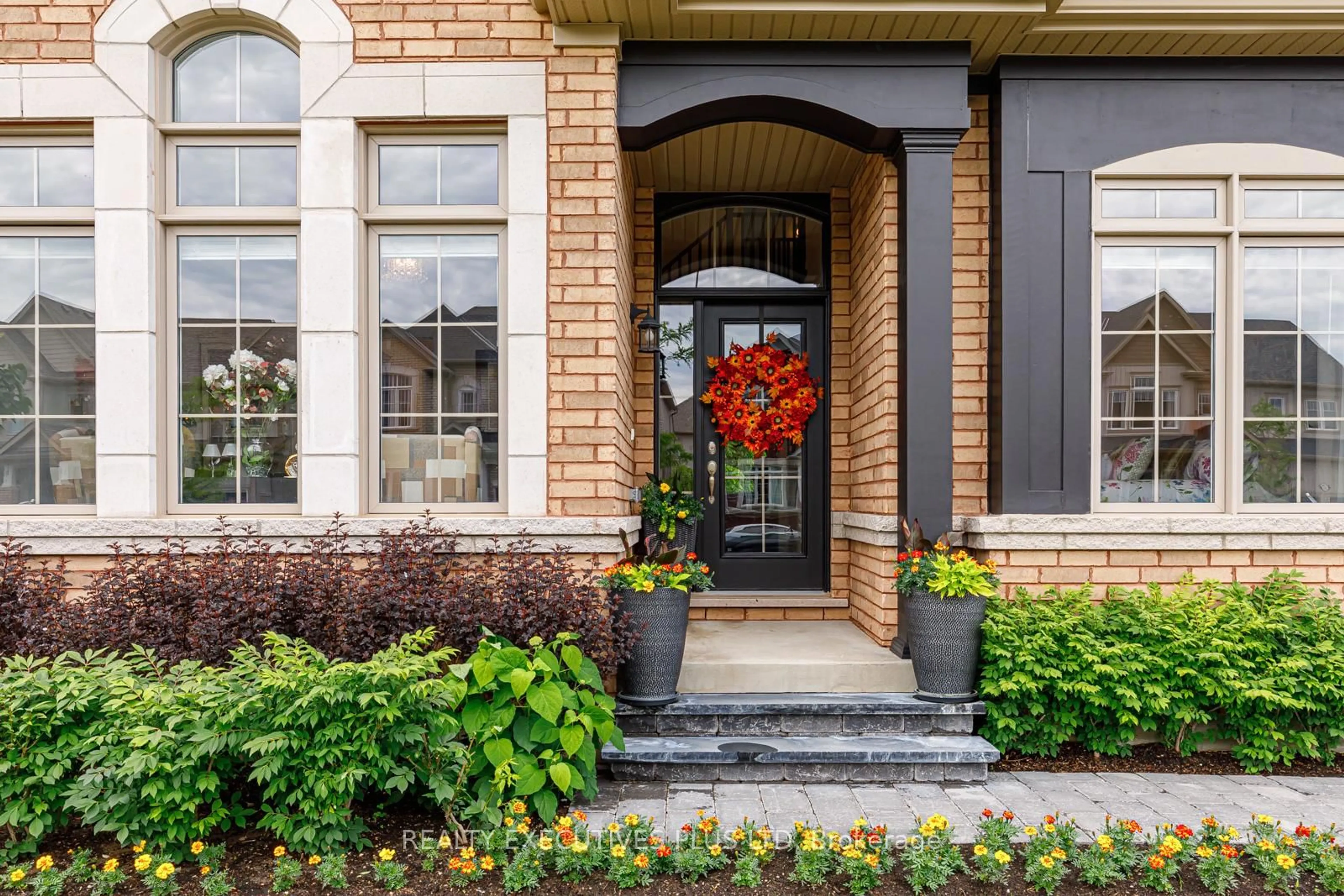 Home with brick exterior material, street for 25 Mclean Ave, Collingwood Ontario L9Y 3V2