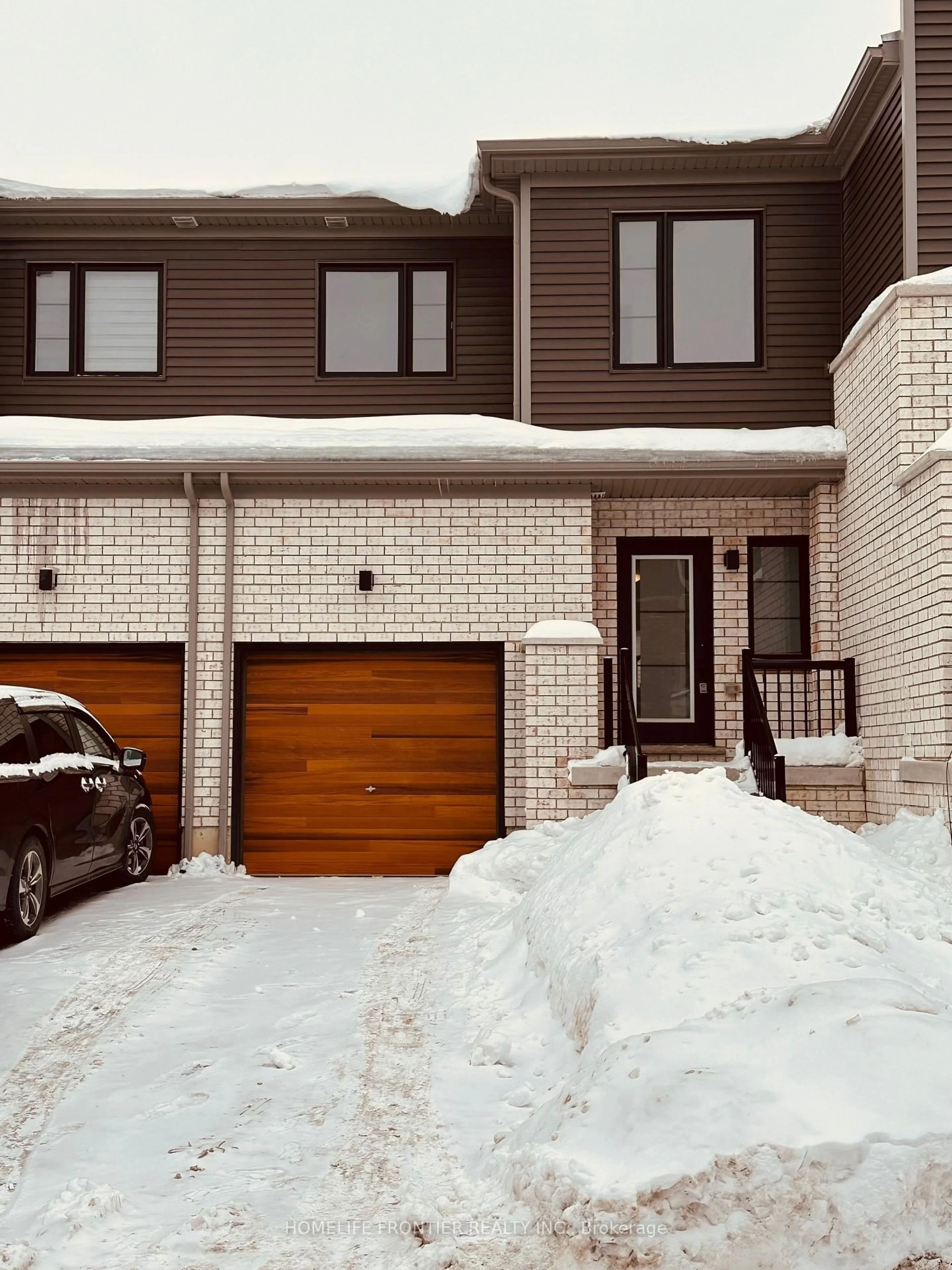 Home with brick exterior material, street for 31 Hay Lane, Barrie Ontario L9J 0V5