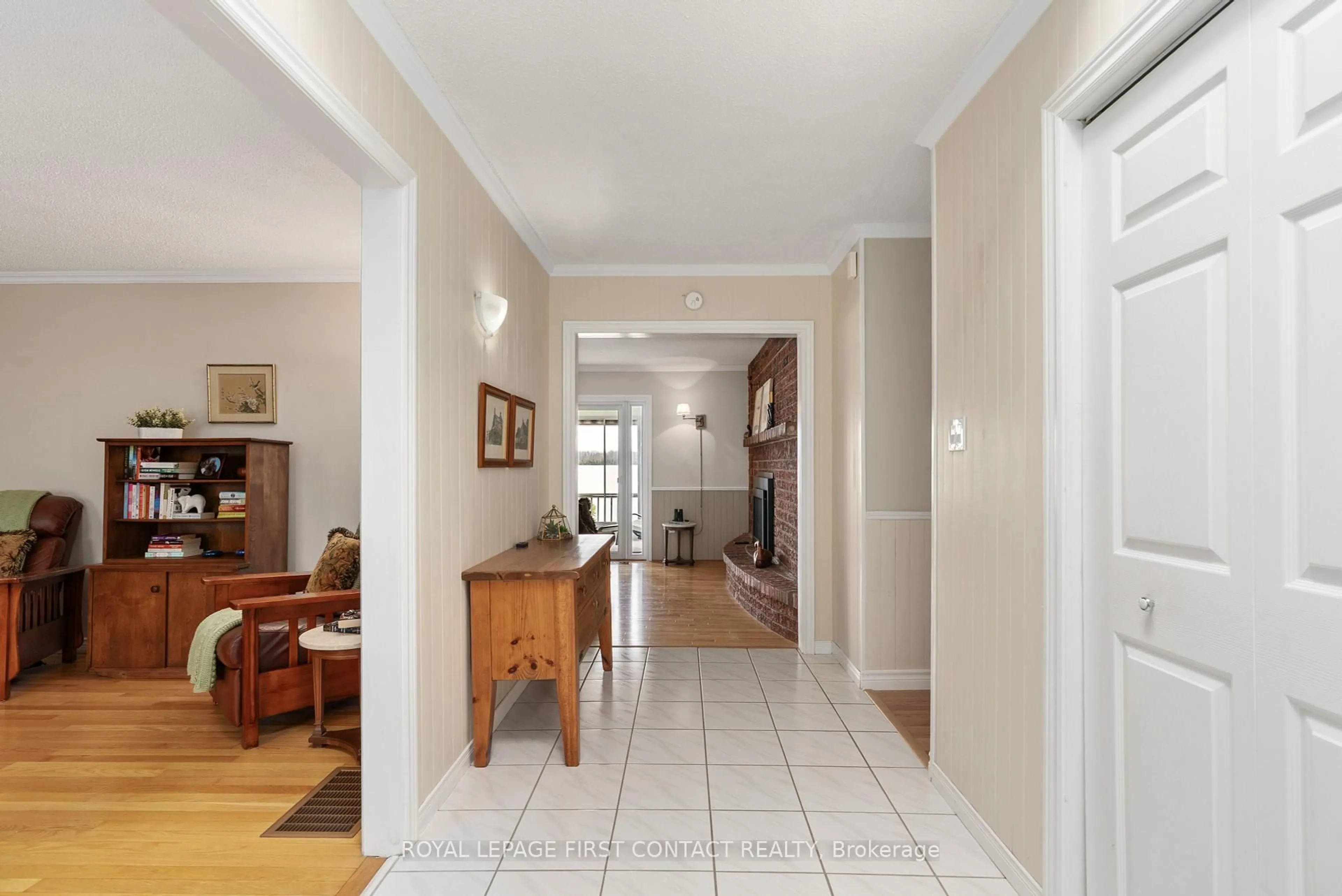 Indoor foyer for 4051 River Rd, Ramara Ontario L3V 6H7