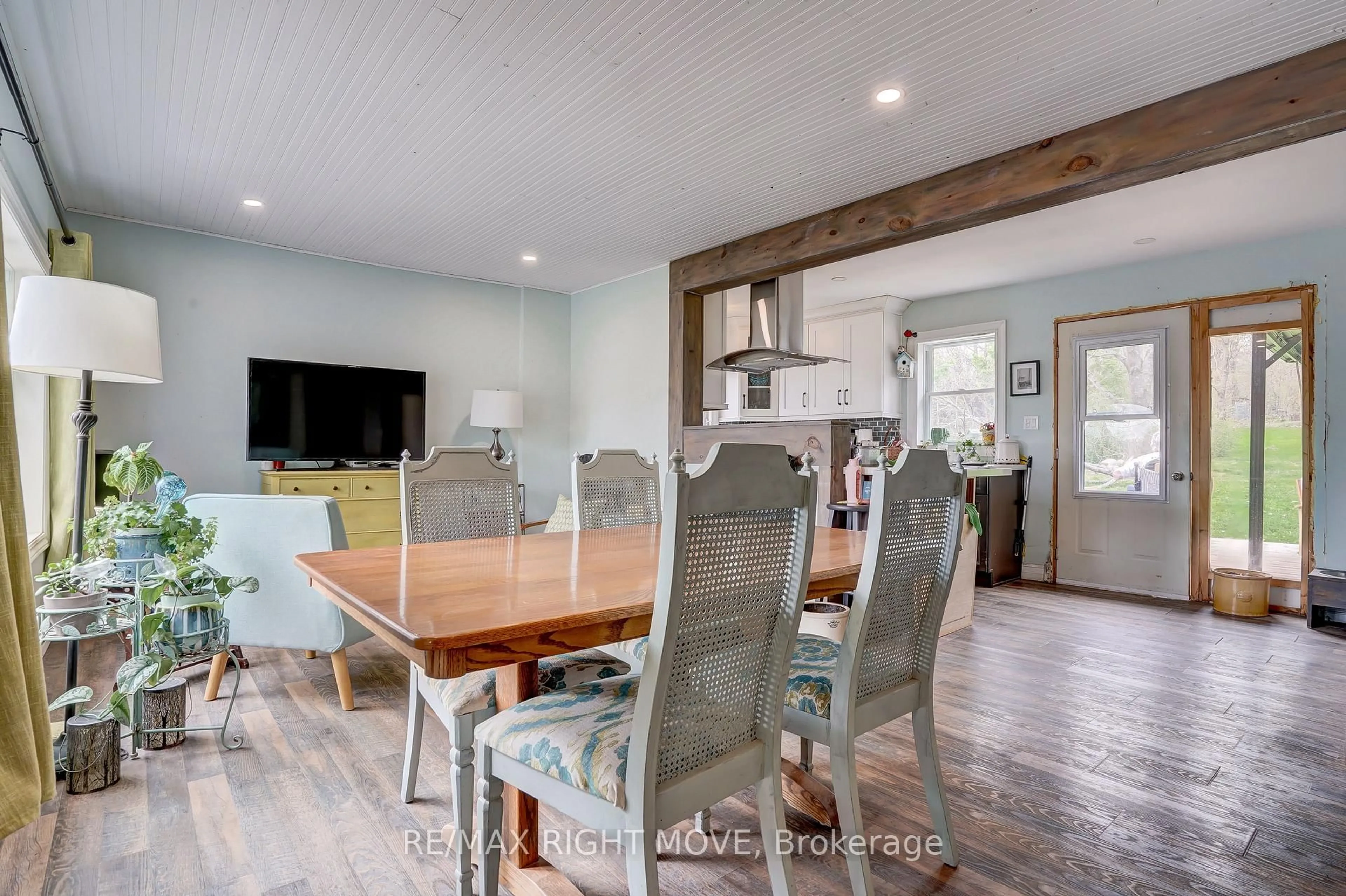 Open concept kitchen, unknown for 439 Sundial Dr, Orillia Ontario L3V 4A7