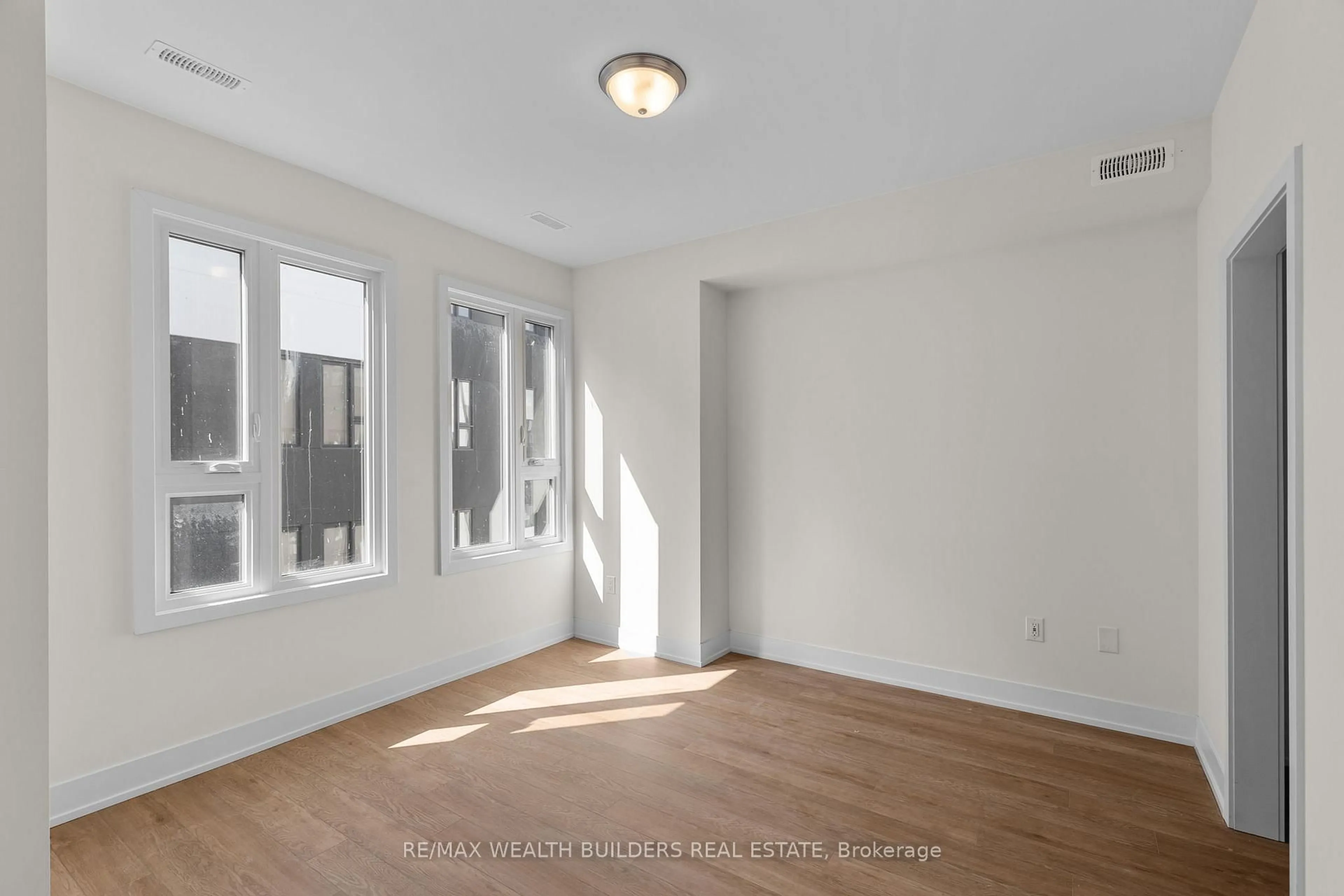A pic of a room for 8 Mariners Pier Way, Orillia Ontario L3V 8P4