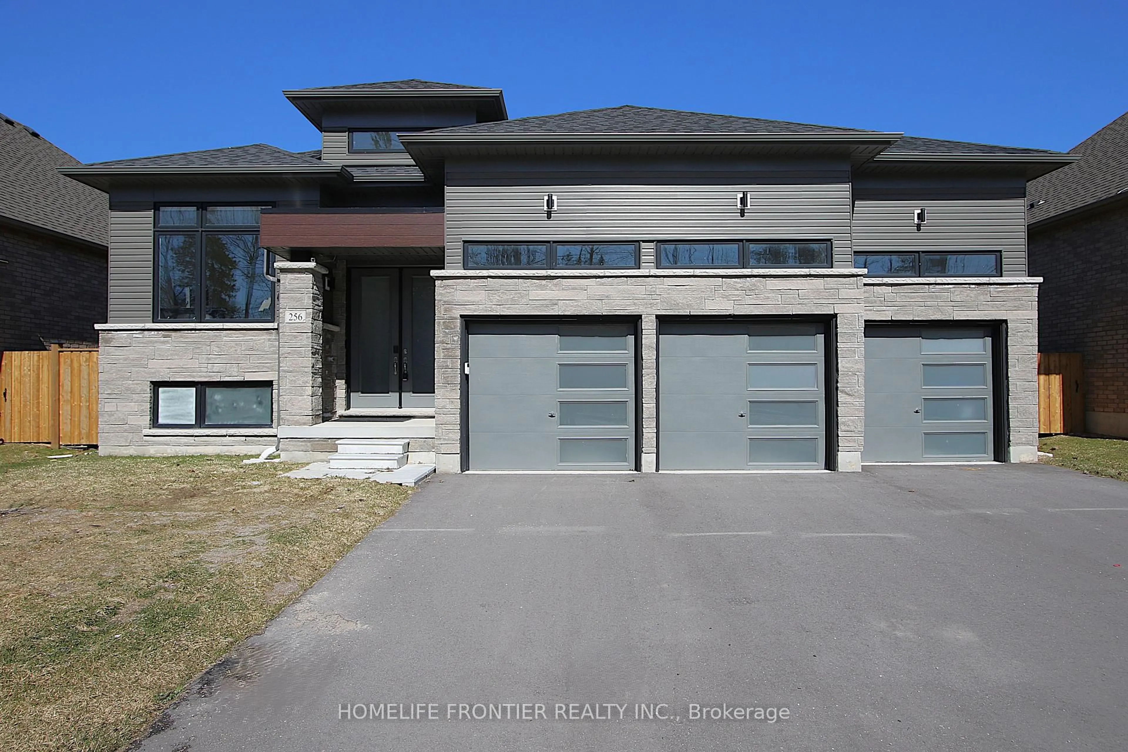 Home with brick exterior material, street for 256 Ramblewood Dr, Wasaga Beach Ontario L9Z 3A5