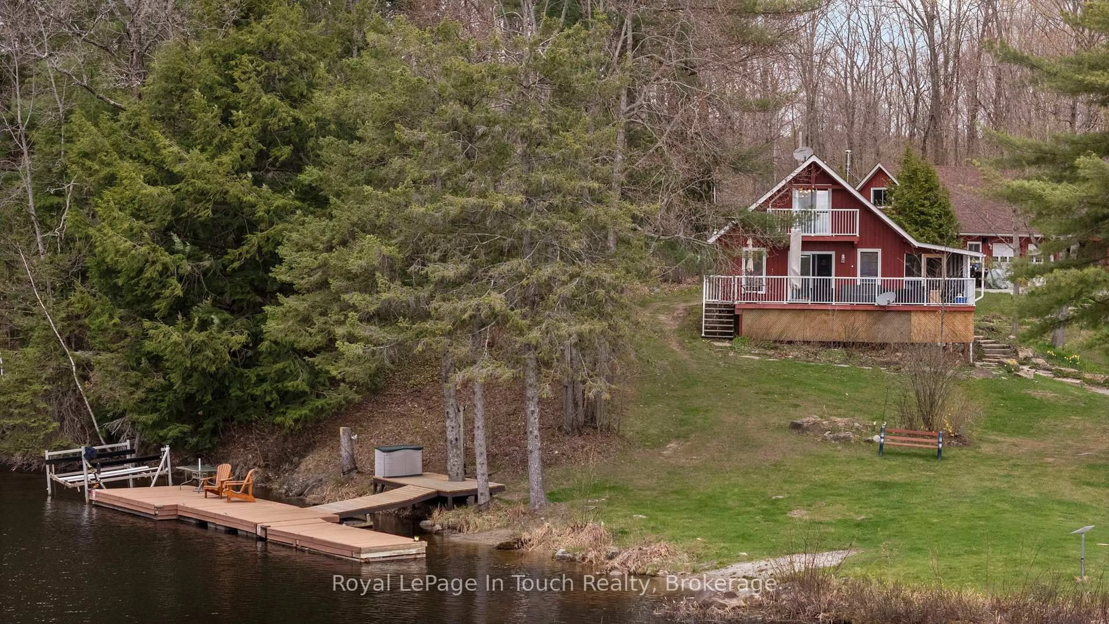 A pic from outside/outdoor area/front of a property/back of a property/a pic from drone, water/lake/river/ocean view for 1472 Otter Point Rd, Severn Ontario L0K 1E0