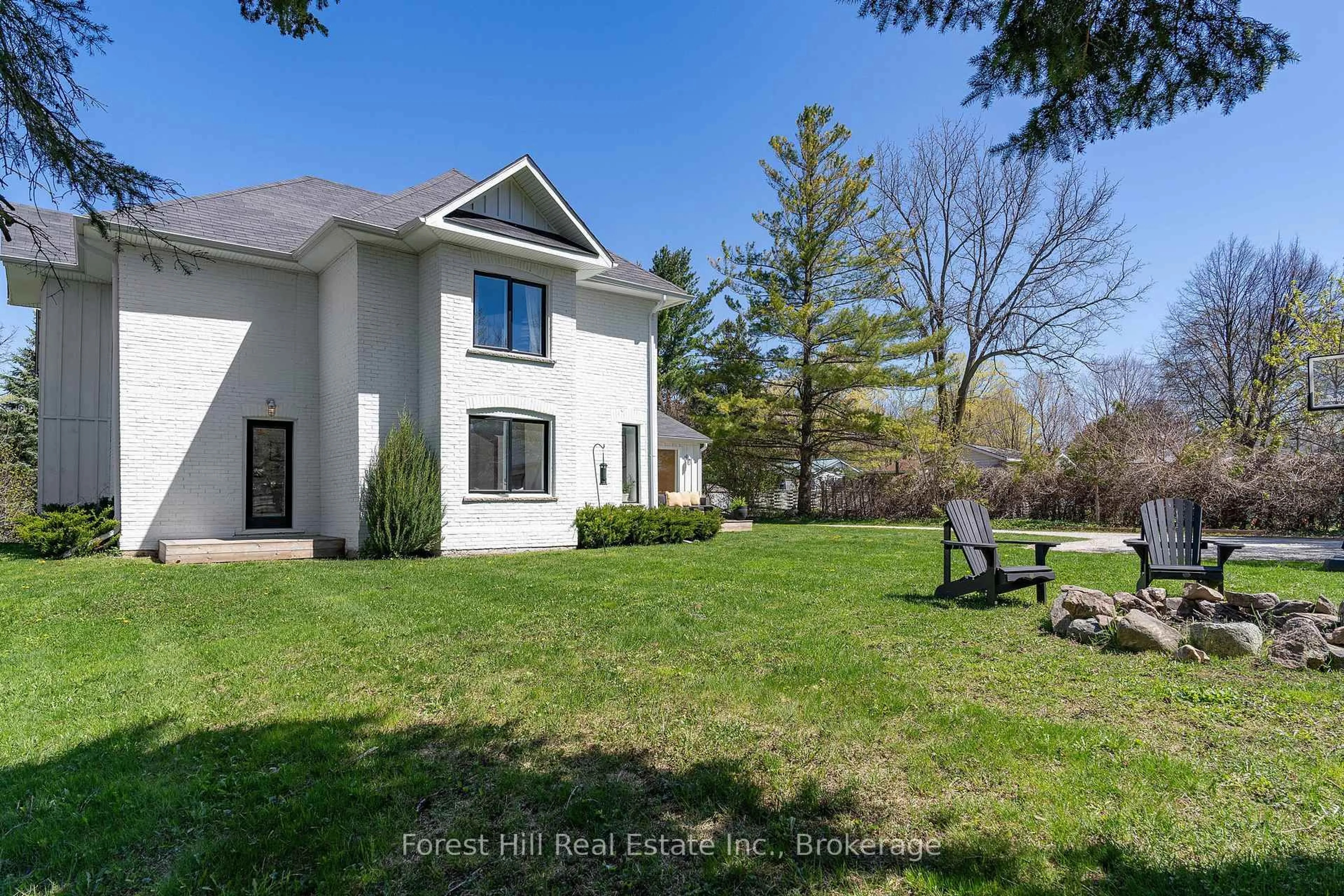 A pic from outside/outdoor area/front of a property/back of a property/a pic from drone, unknown for 7599 36/37 Nottawasaga Sdrd, Clearview Ontario L0M 1P0