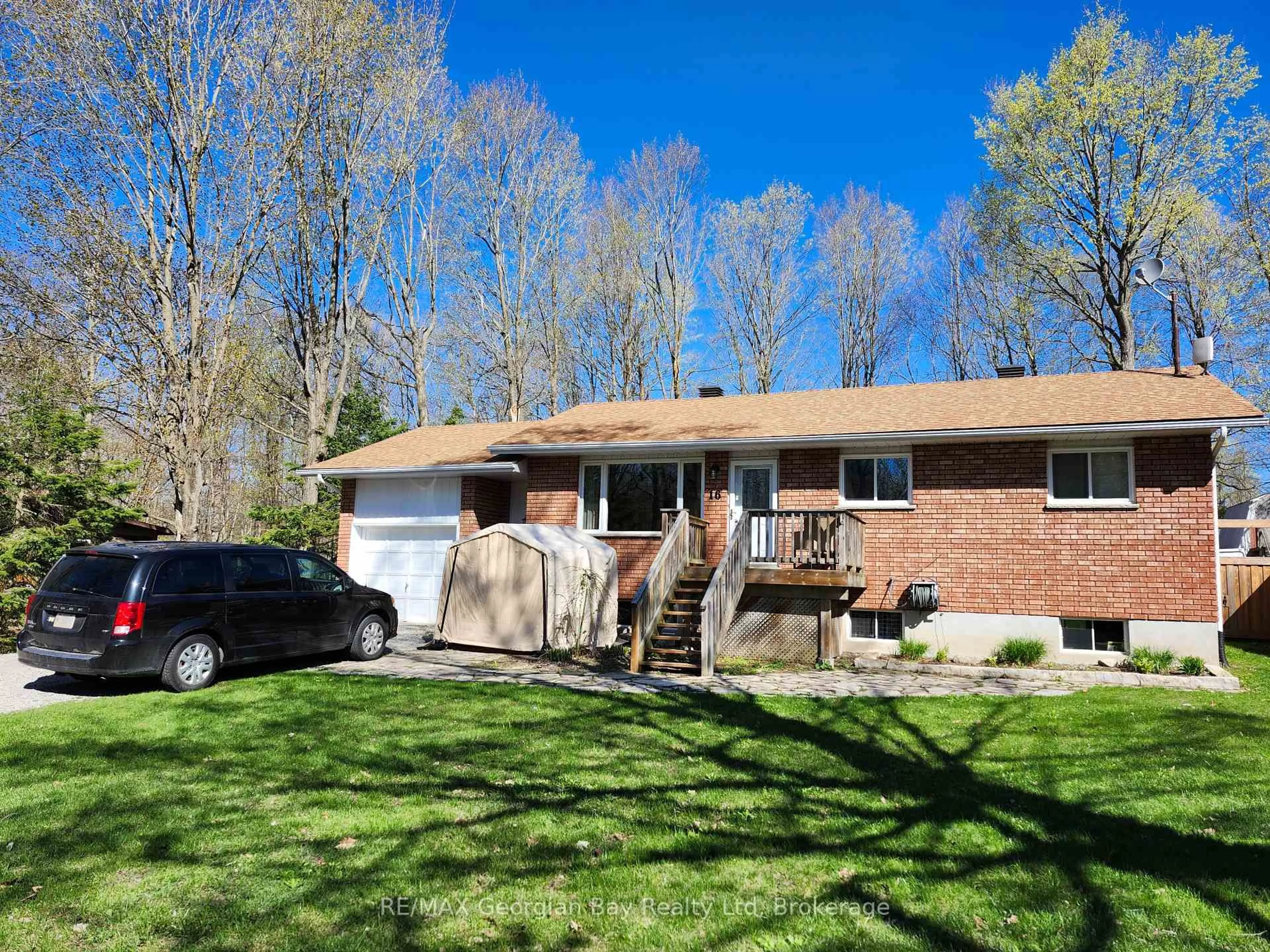 Home with vinyl exterior material, unknown for 16 Mundy Ave, Tiny Ontario L9M 0B5