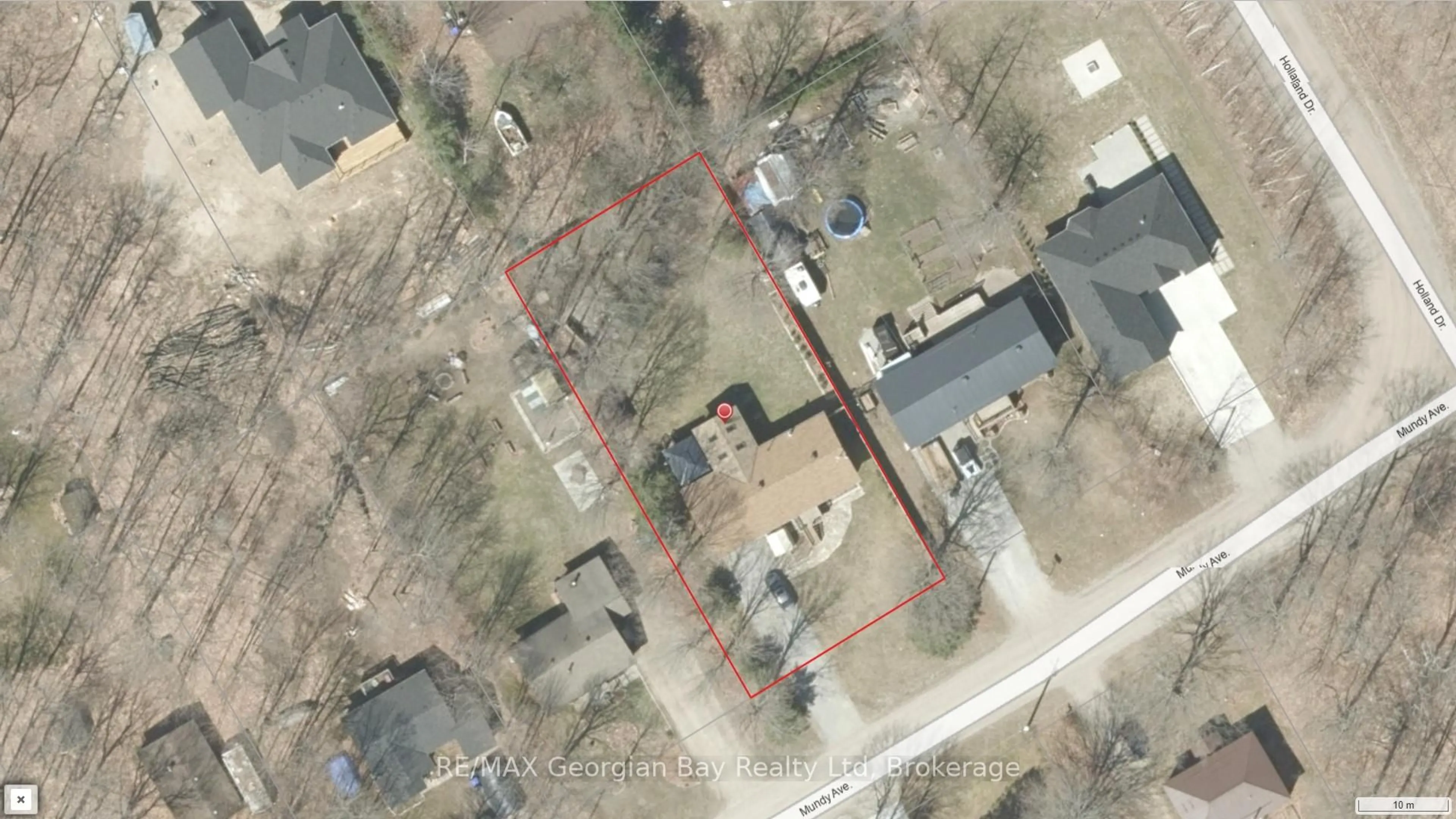 A pic from outside/outdoor area/front of a property/back of a property/a pic from drone, street for 16 Mundy Ave, Tiny Ontario L9M 0B5