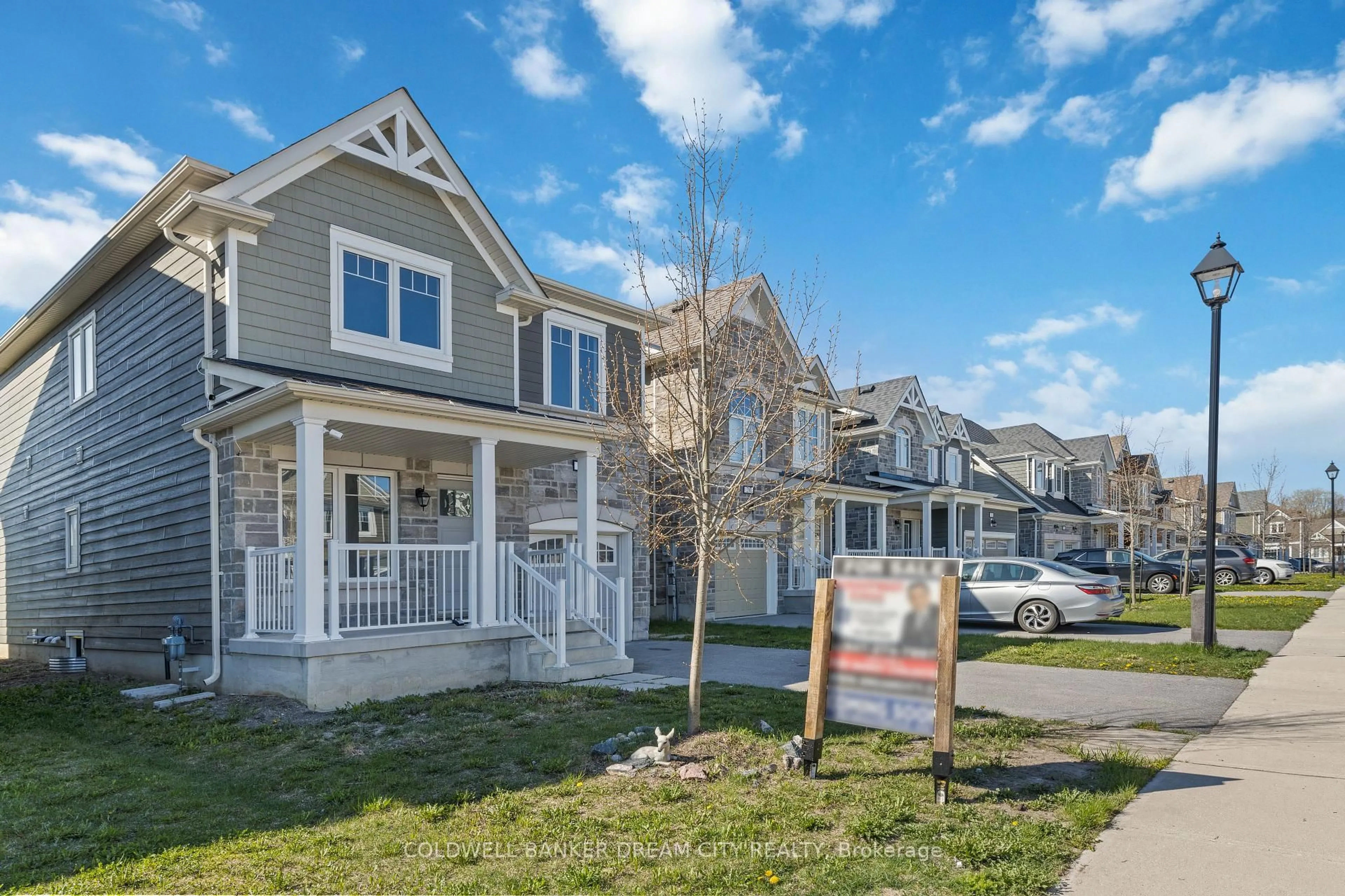 Home with vinyl exterior material, street for 22 Catamaran Dr, Wasaga Beach Ontario L9Z 0J2