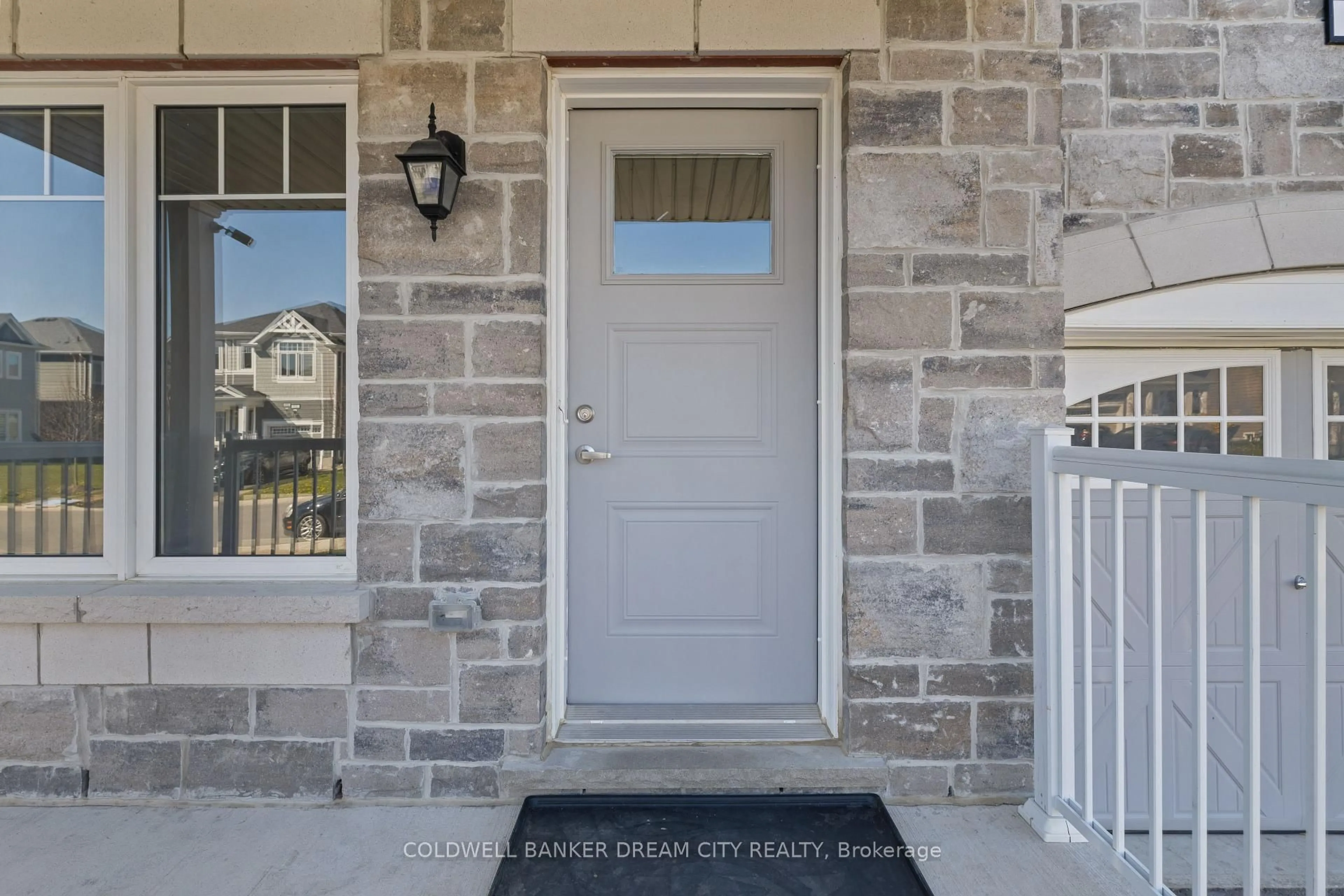 Indoor entryway for 22 Catamaran Dr, Wasaga Beach Ontario L9Z 0J2