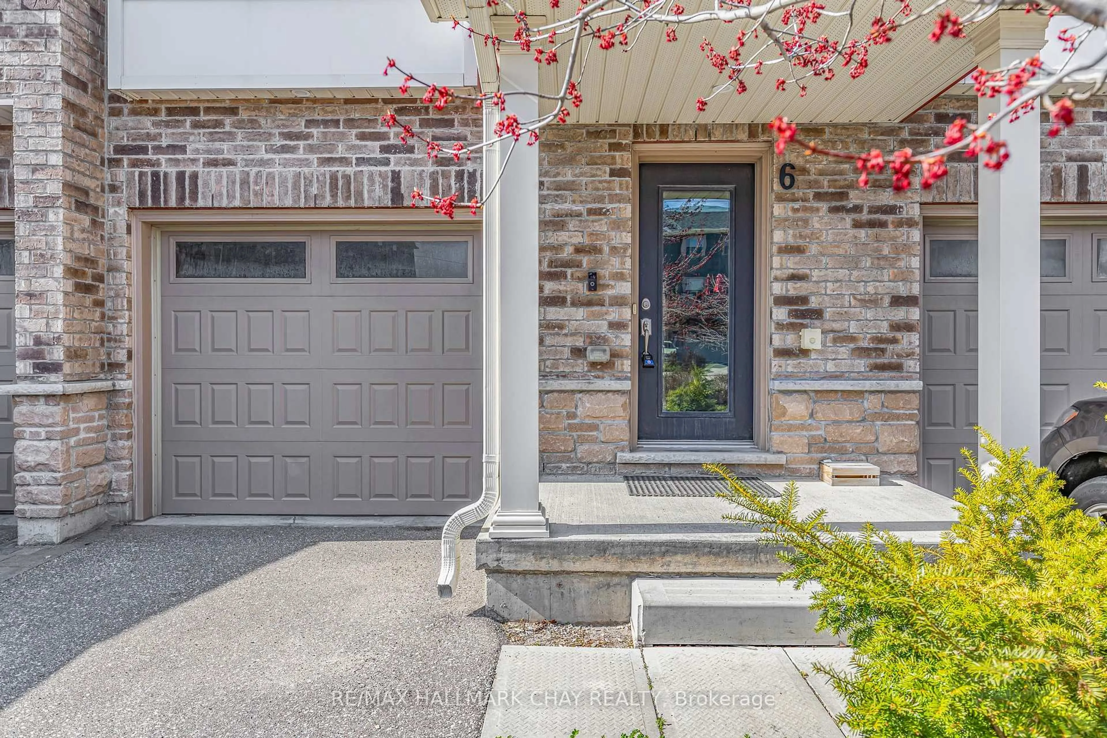 Unknown for 1 Leggott Ave #6, Barrie Ontario L4N 6B1