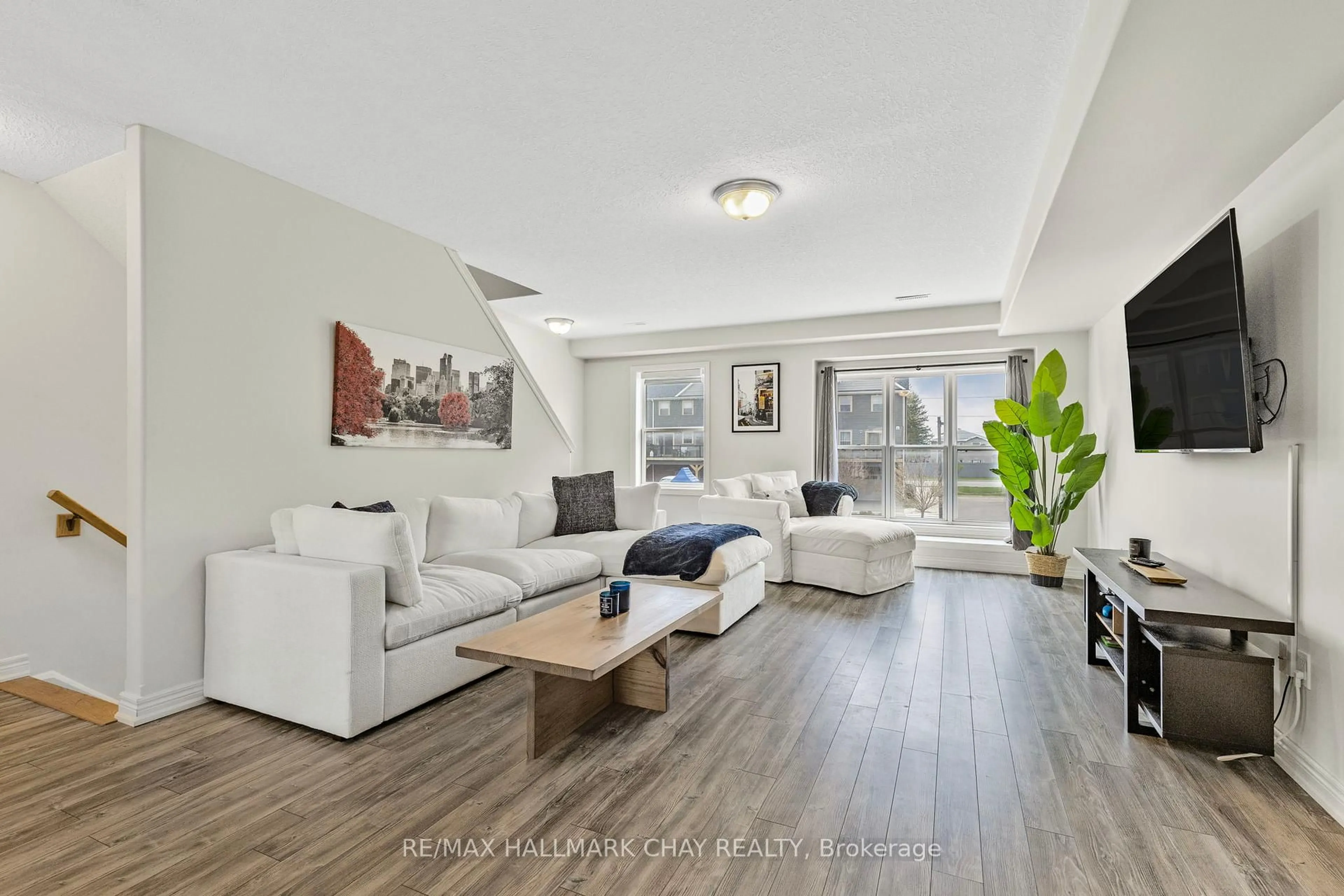 Living room with furniture, unknown for 1 Leggott Ave #6, Barrie Ontario L4N 6B1