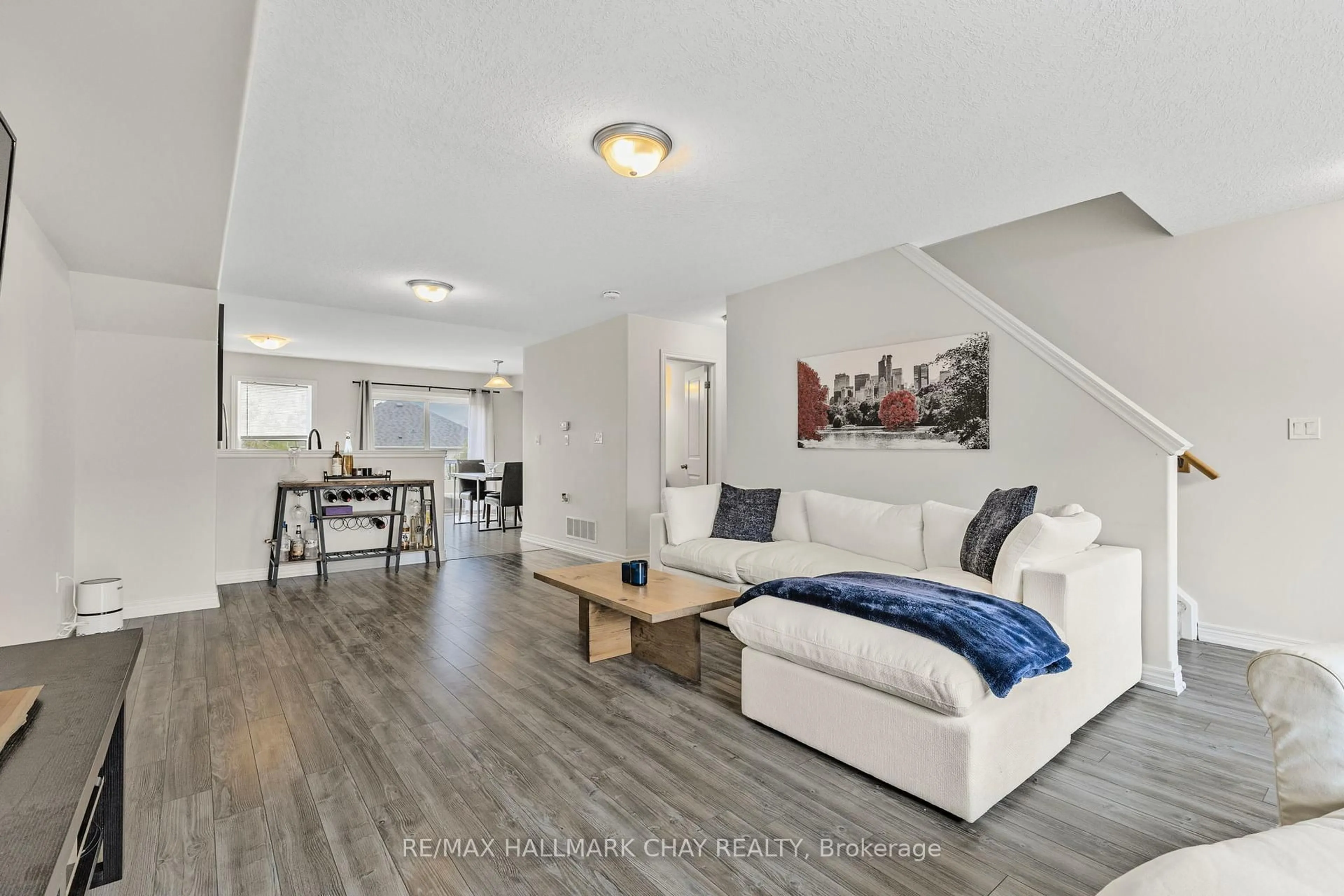 Living room with furniture, unknown for 1 Leggott Ave #6, Barrie Ontario L4N 6B1