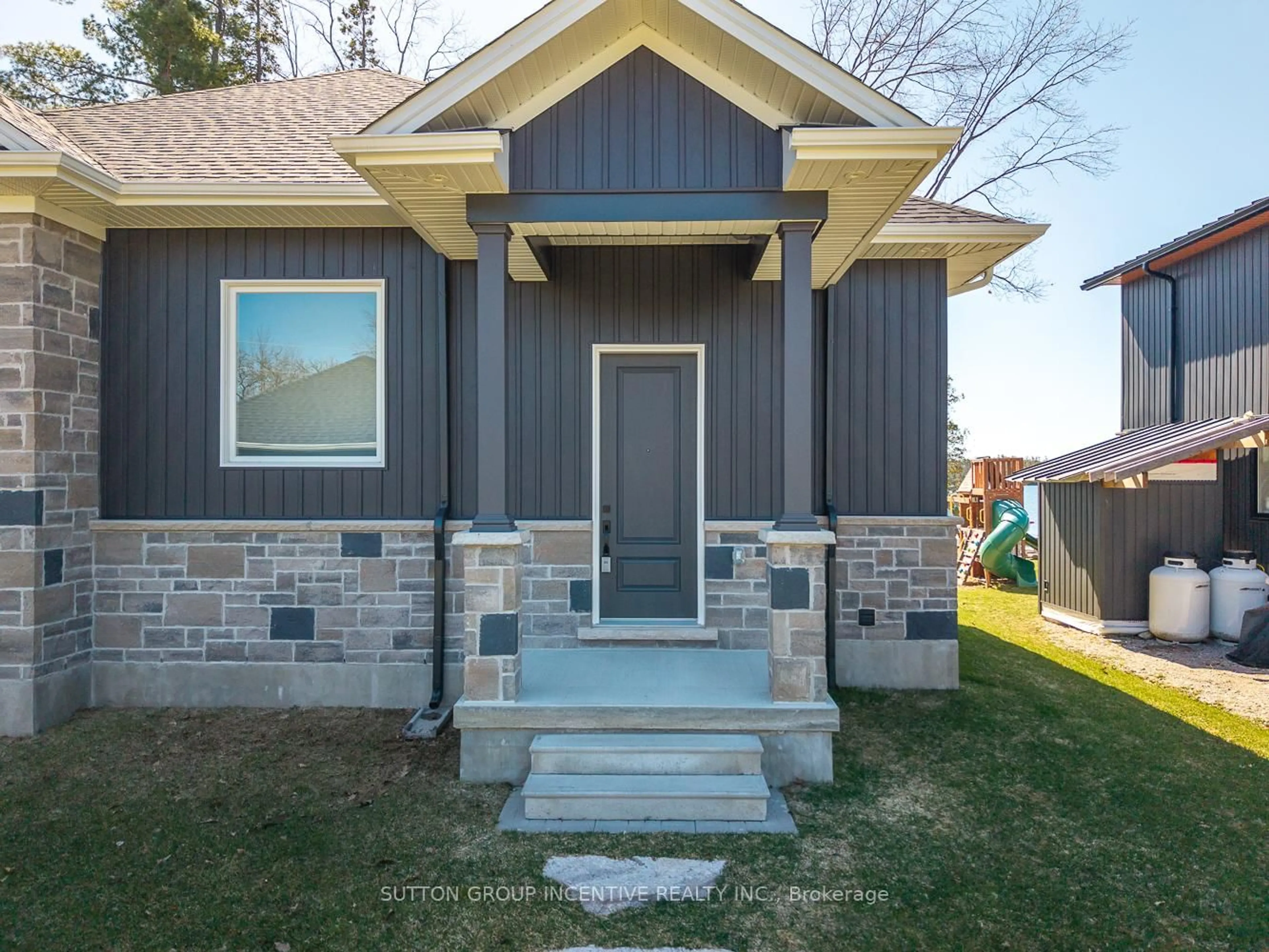 Home with vinyl exterior material, street for 3331 Lake St George Blvd, Severn Ontario L0K 2B0