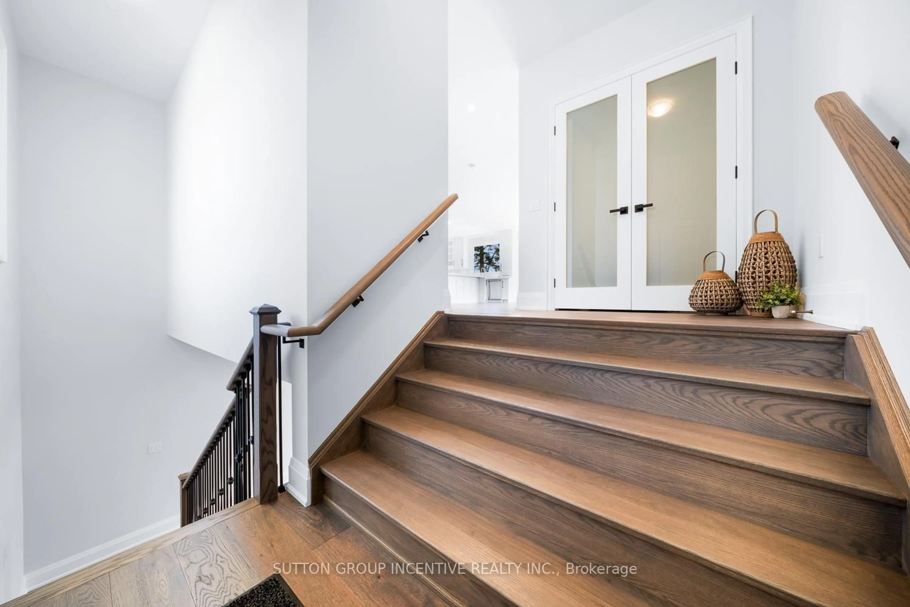 Stairs for 3331 Lake St George Blvd, Severn Ontario L0K 2B0
