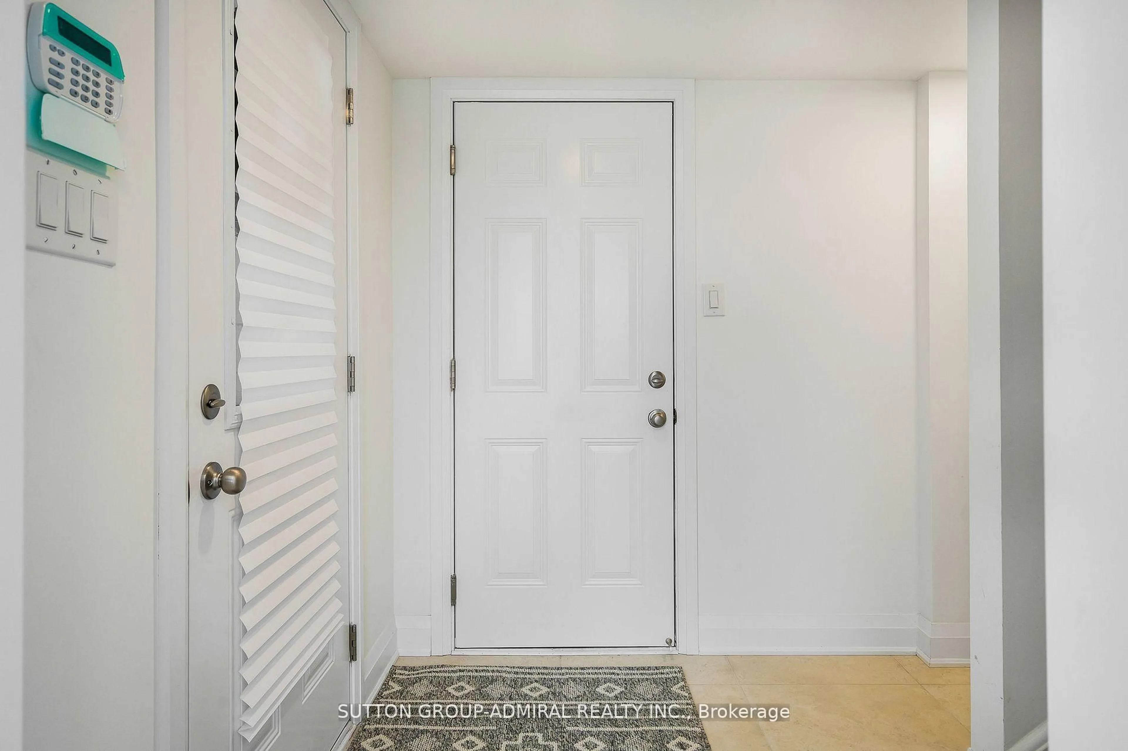 Indoor entryway for 86 Sandhill Crane Dr, Wasaga Beach Ontario L9Z 0K4