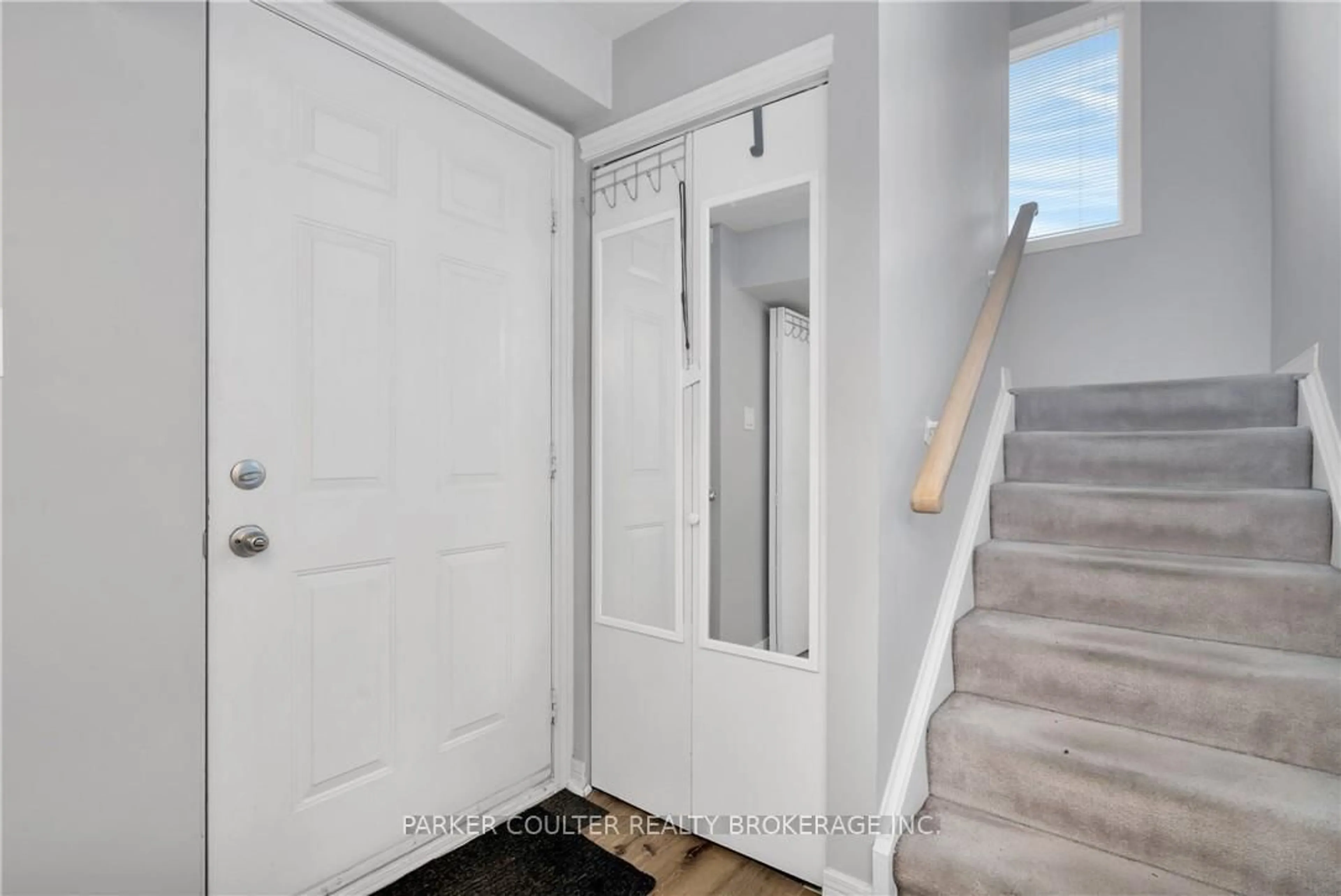 Indoor entryway for 603 Atherley Rd #116, Orillia Ontario L3V 1P1