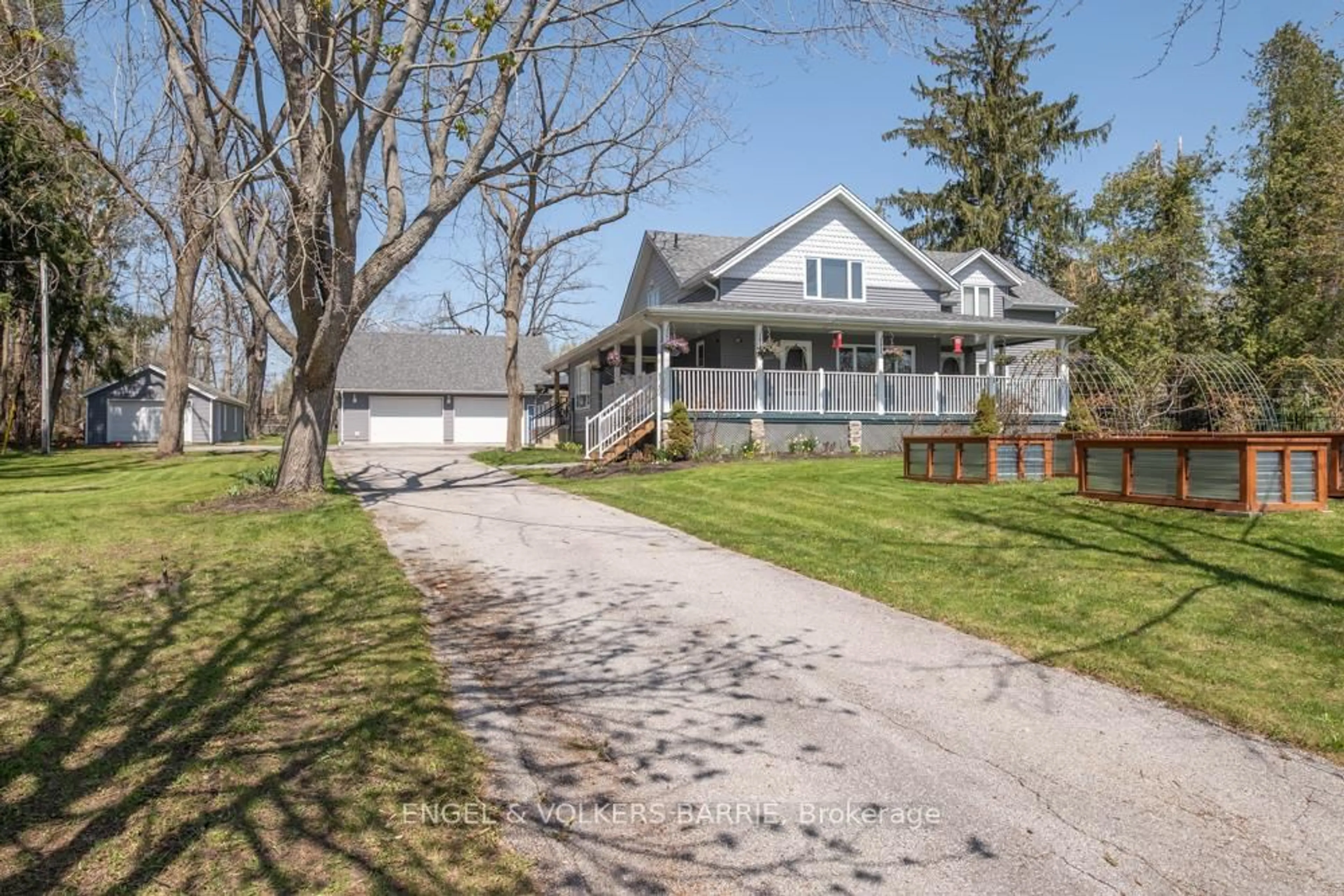 A pic from outside/outdoor area/front of a property/back of a property/a pic from drone, street for 112 Lakeshore Rd, Oro-Medonte Ontario L0L 2E0