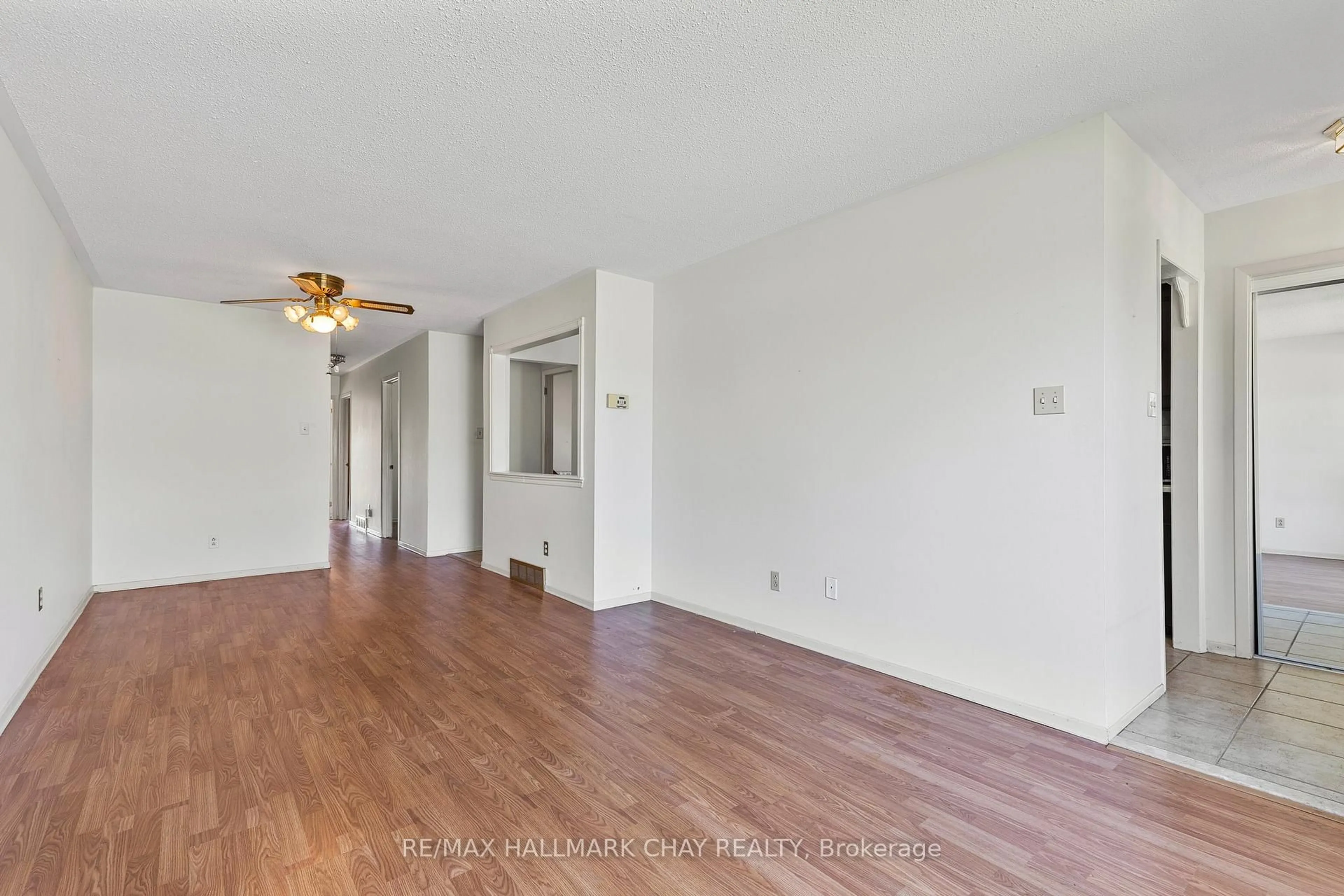 A pic of a room for 3 College Cres #B, Barrie Ontario L4M 2W4