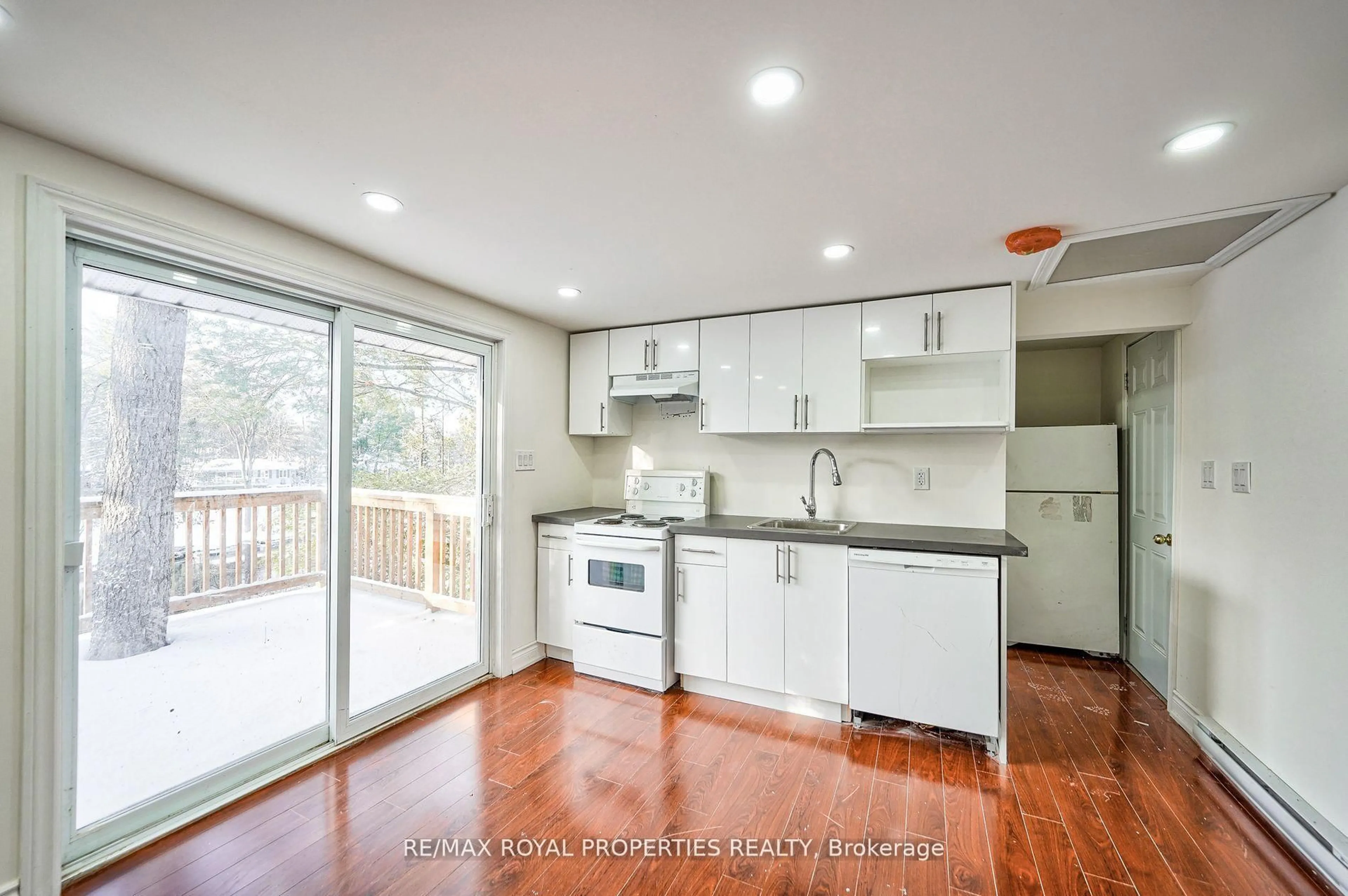 Open concept kitchen, wood/laminate floor for 8144 Laidlaw Ave, Ramara Ontario L0K 2B0