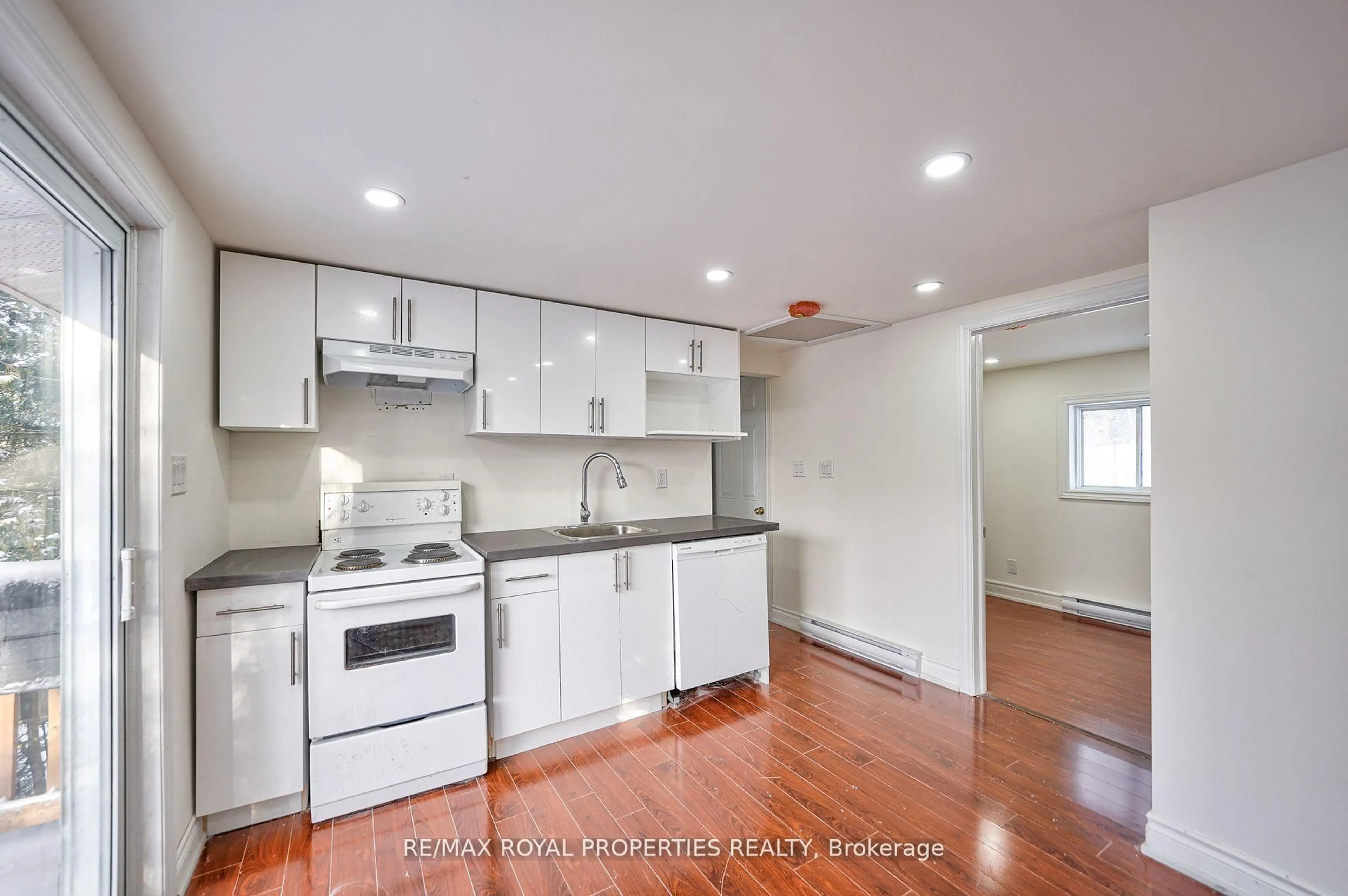 Standard kitchen, unknown for 8144 Laidlaw Ave, Ramara Ontario L0K 2B0