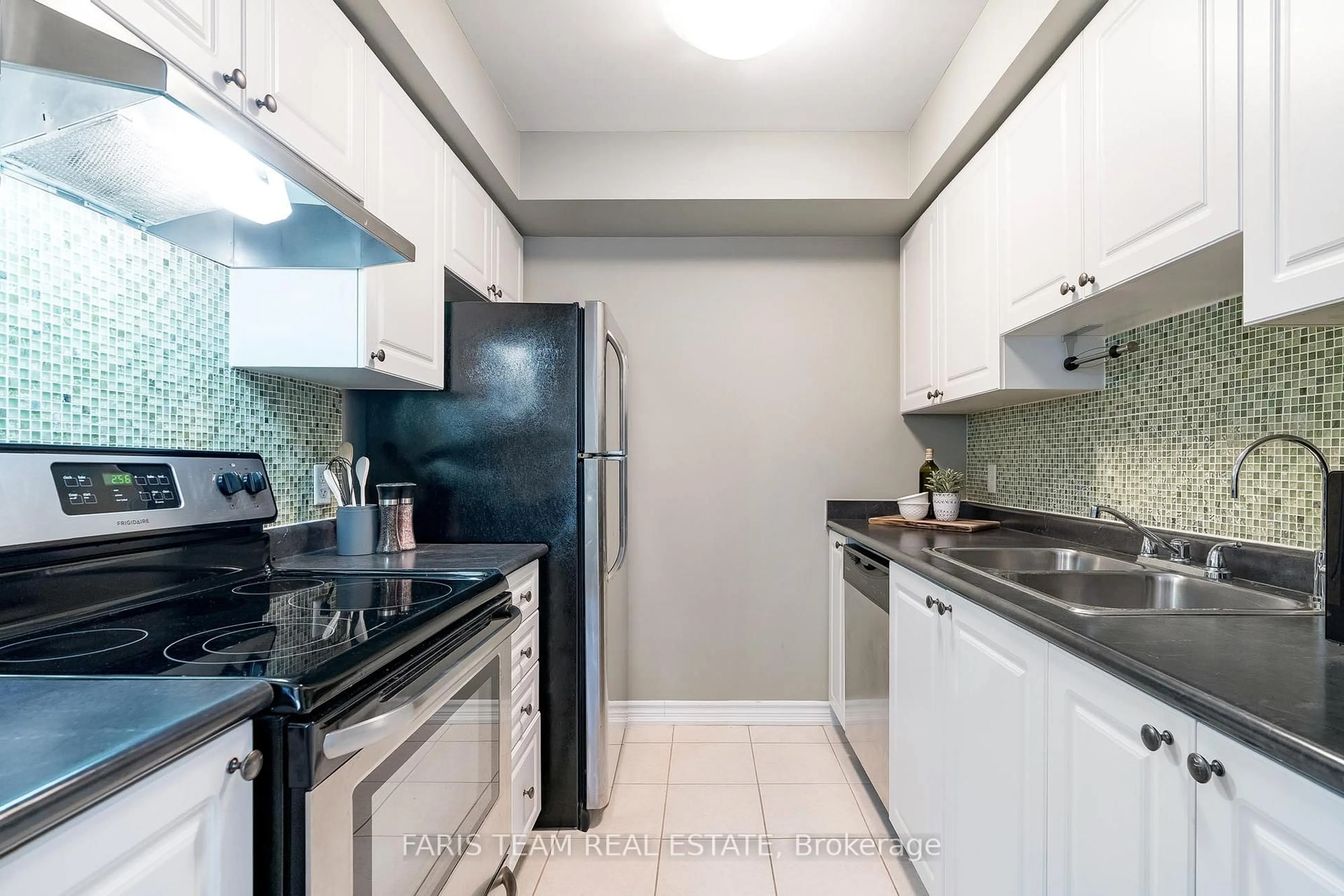 Standard kitchen, unknown for 57 Ferndale Dr #9, Barrie Ontario L4N 5W9