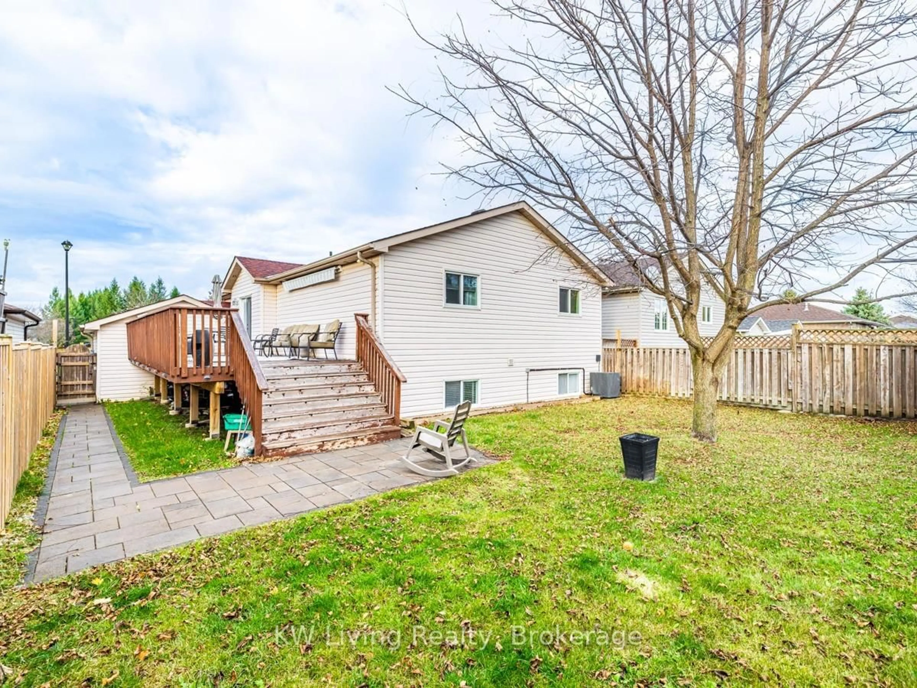 A pic from outside/outdoor area/front of a property/back of a property/a pic from drone, unknown for 35 Mapleton Ave, Barrie Ontario L4N 7M2