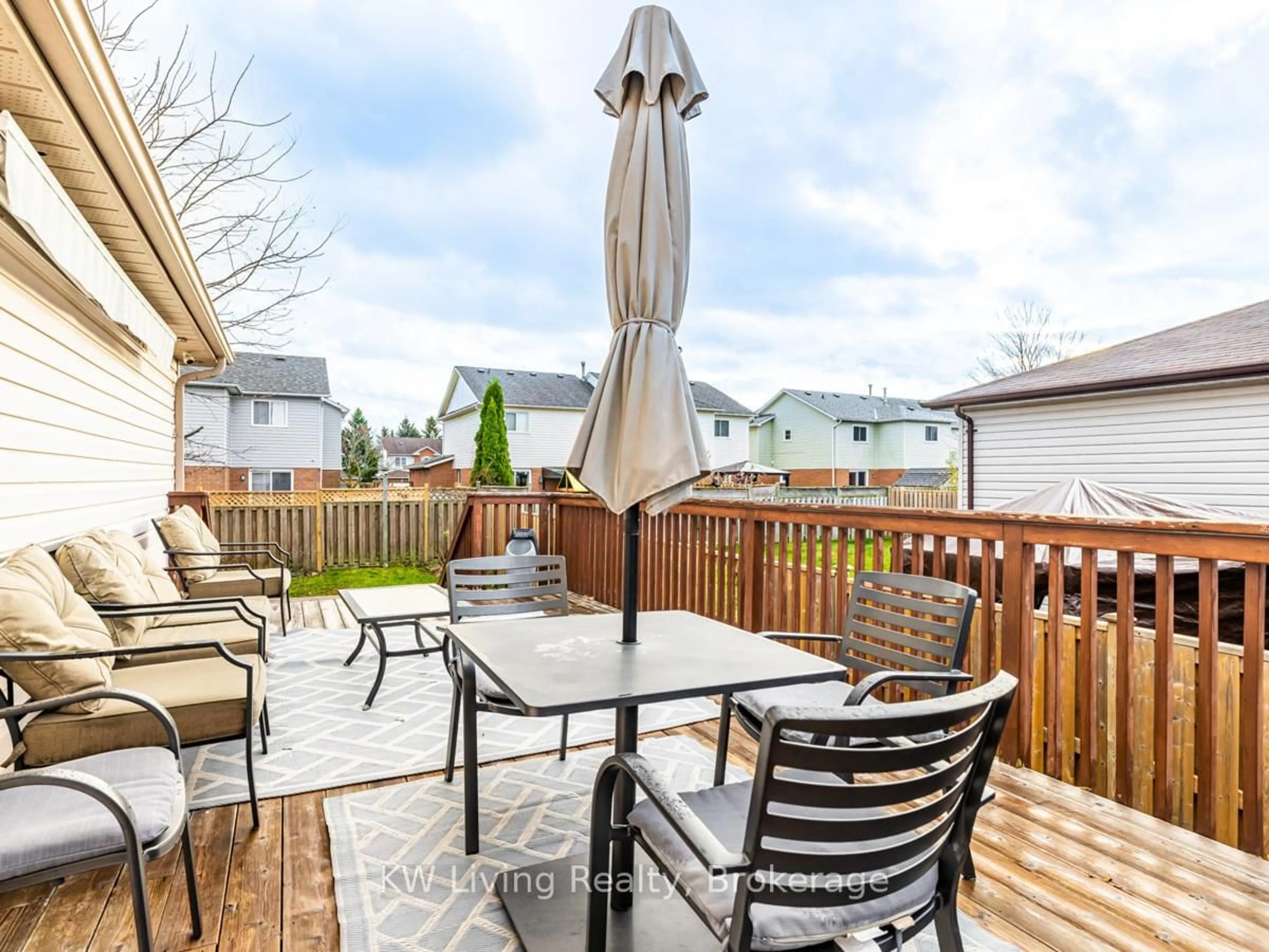 Patio, street for 35 Mapleton Ave, Barrie Ontario L4N 7M2