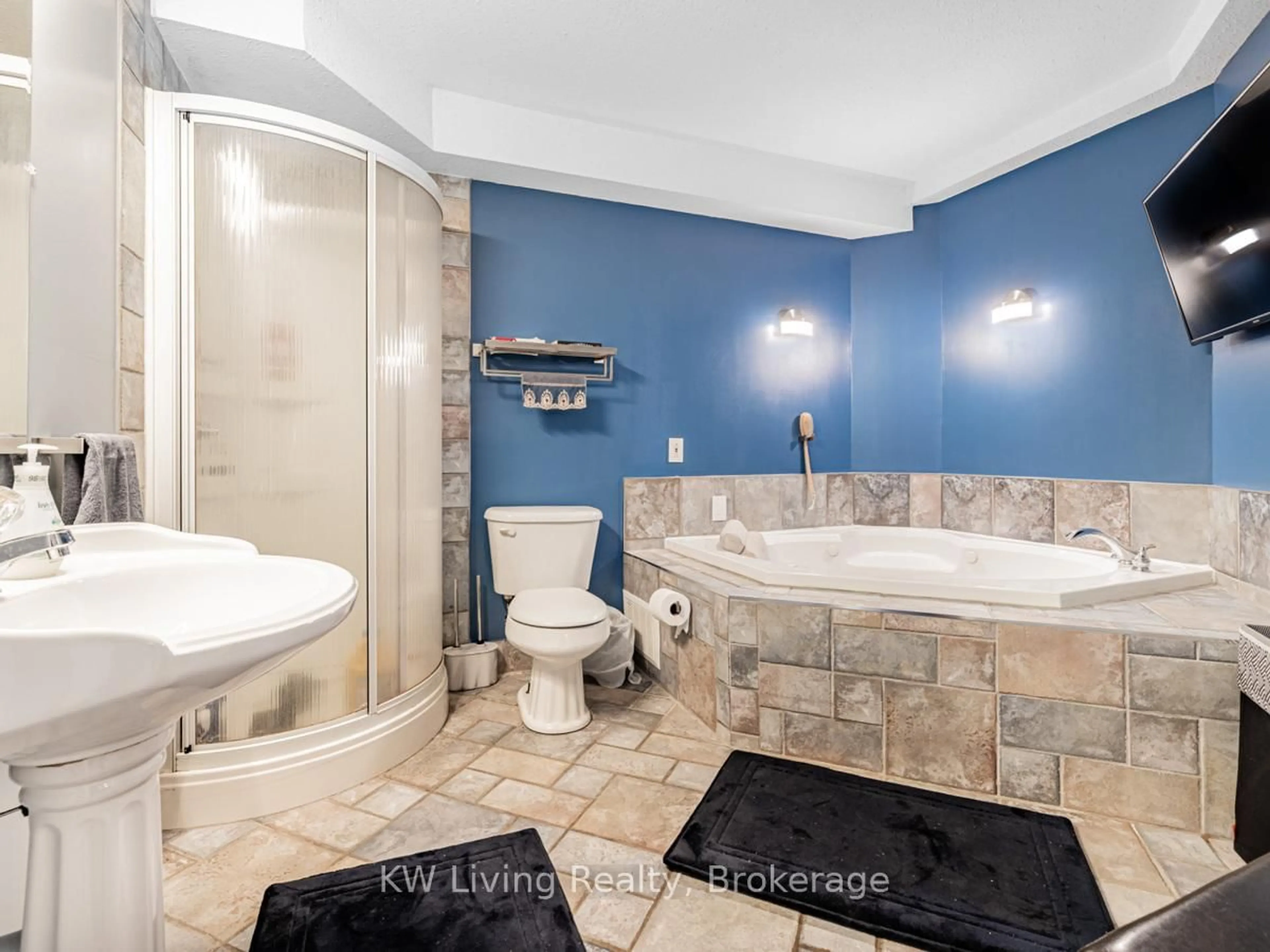 Standard bathroom, ceramic/tile floor for 35 Mapleton Ave, Barrie Ontario L4N 7M2