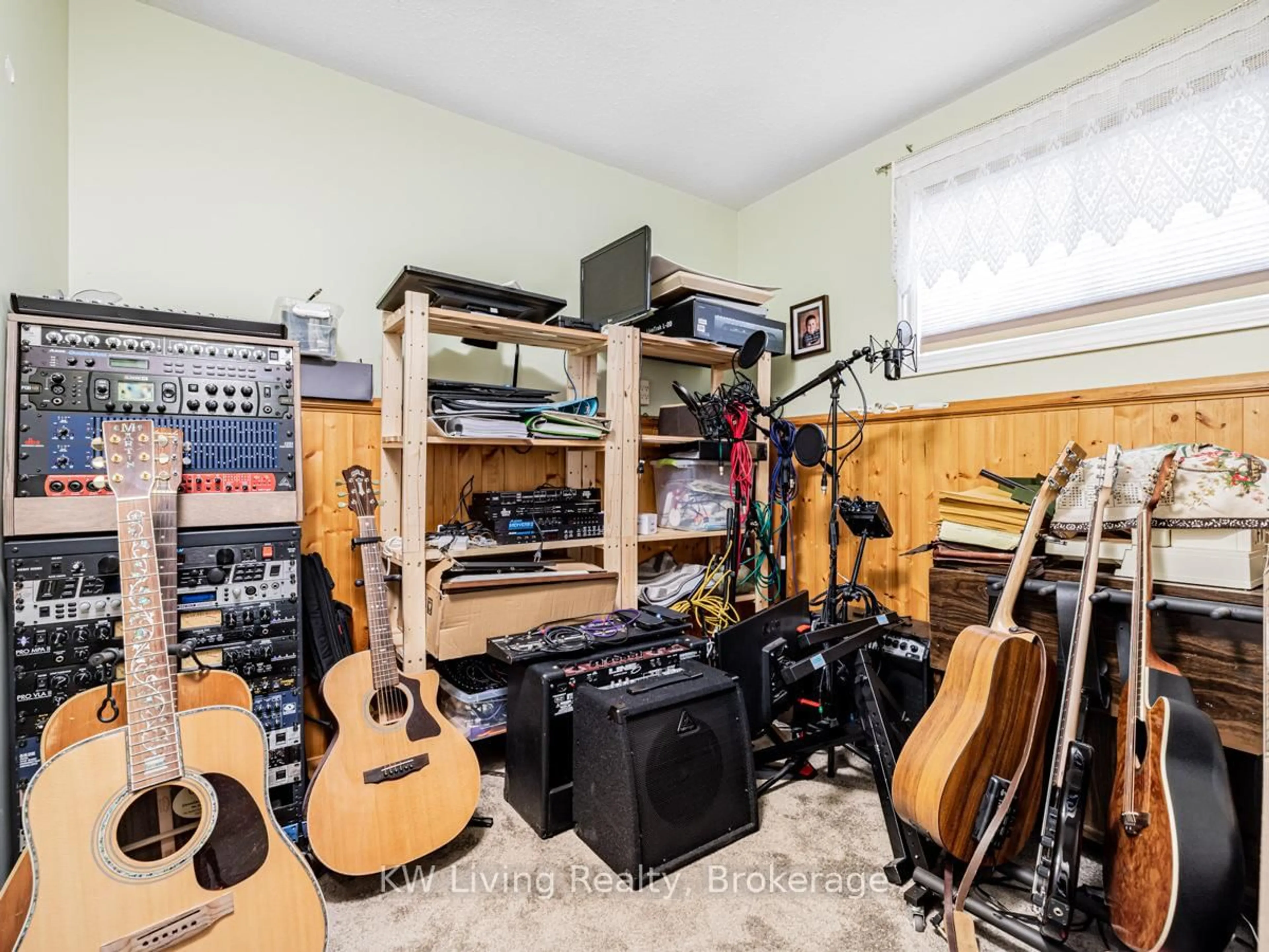 A pic of a room for 35 Mapleton Ave, Barrie Ontario L4N 7M2
